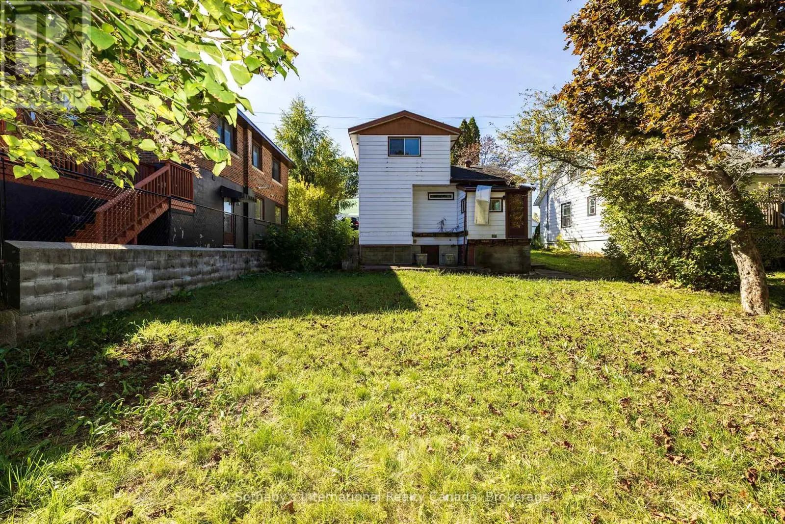 9 SUMMITT AVENUE