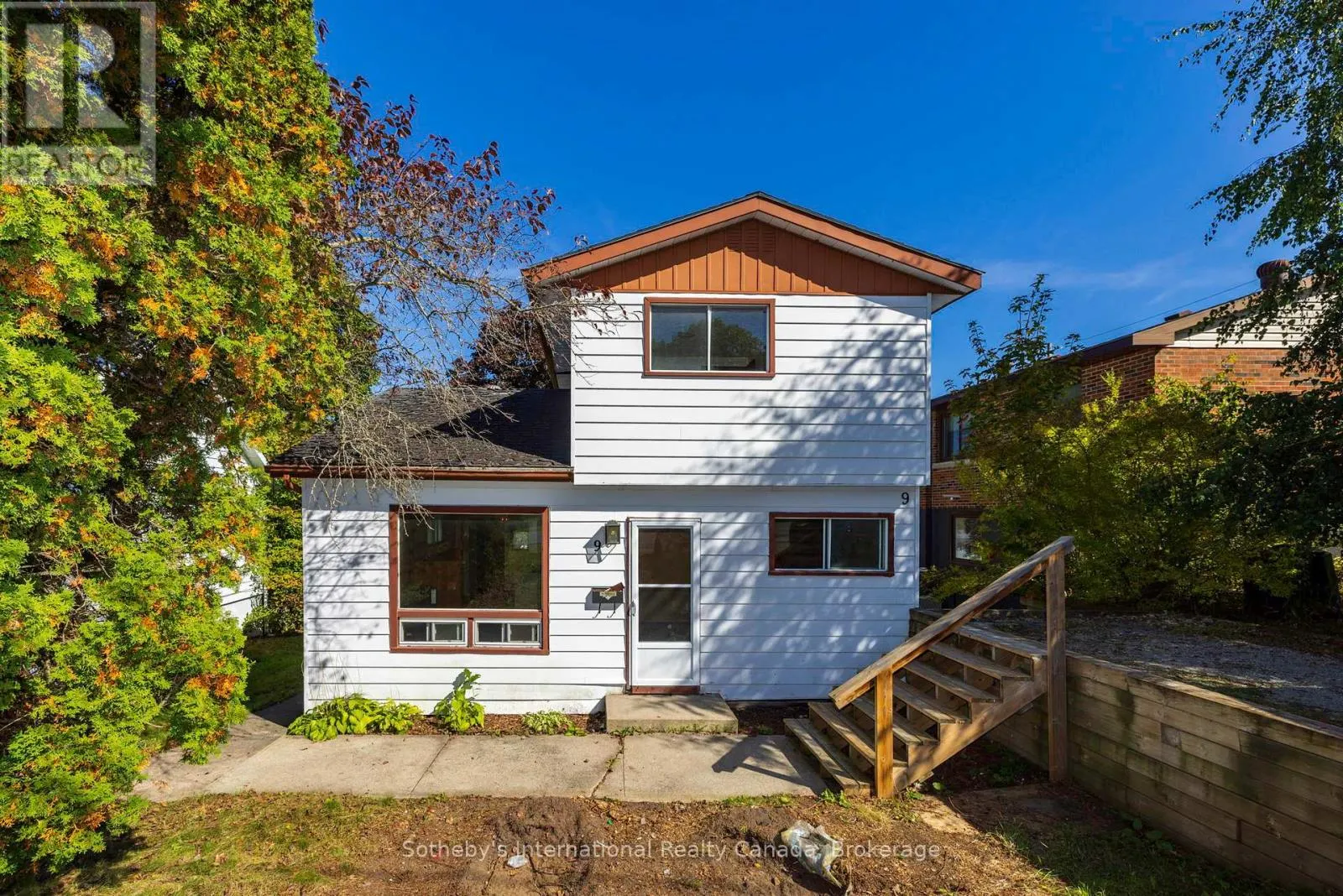 9 SUMMITT AVENUE