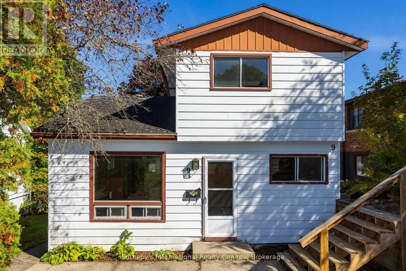 9 SUMMITT AVENUE