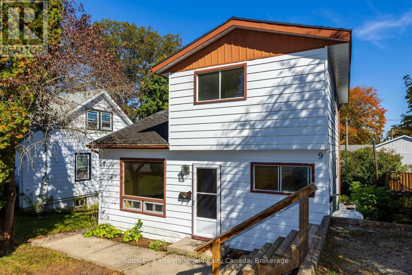 9 SUMMITT AVENUE