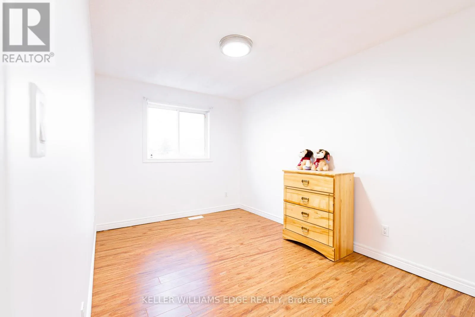 ROOM 3 - 119 SUMMERS DRIVE