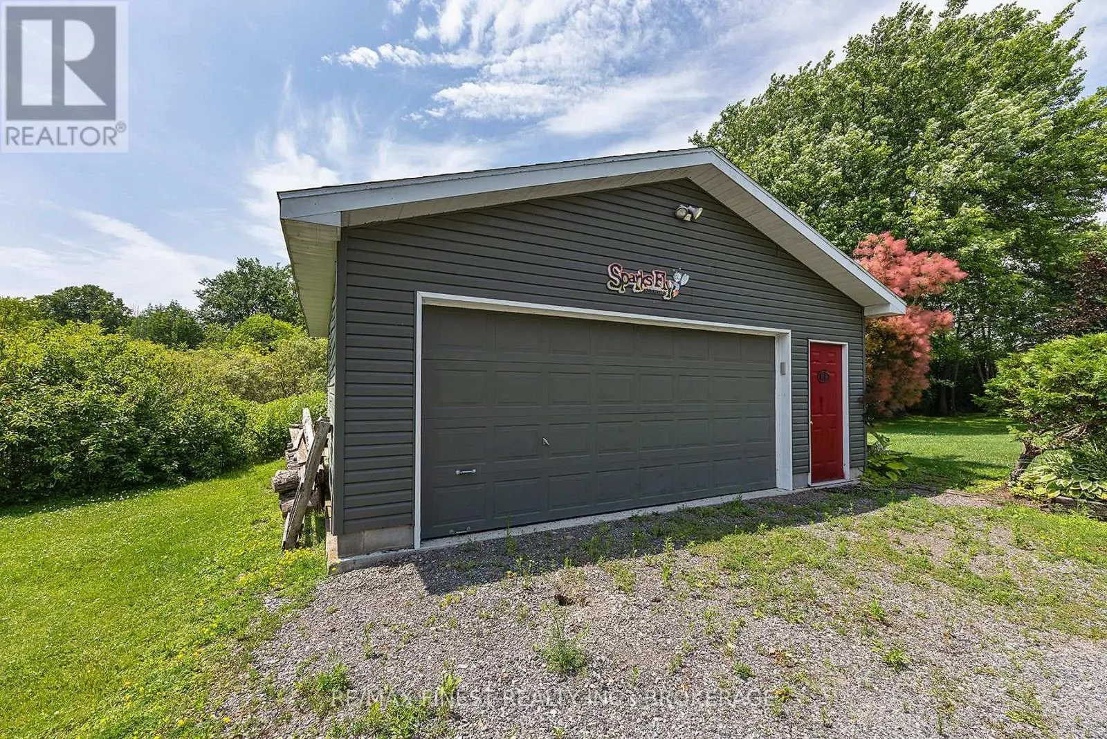 912 MOONLIGHT LANE