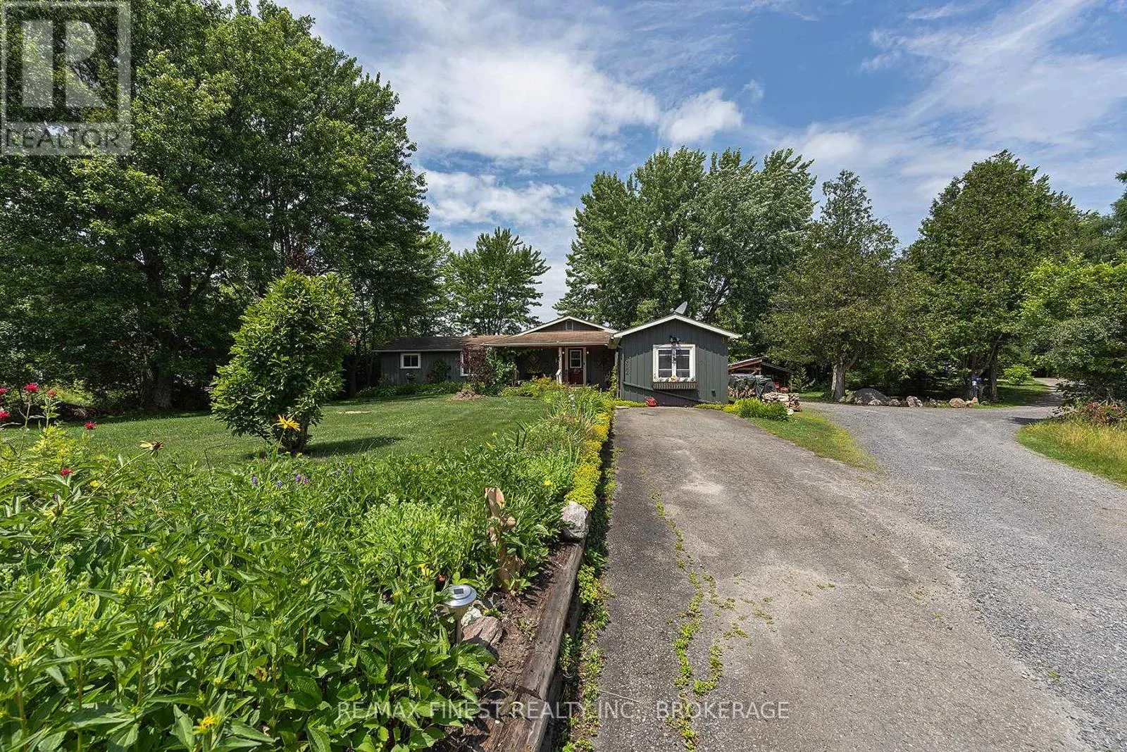 912 MOONLIGHT LANE