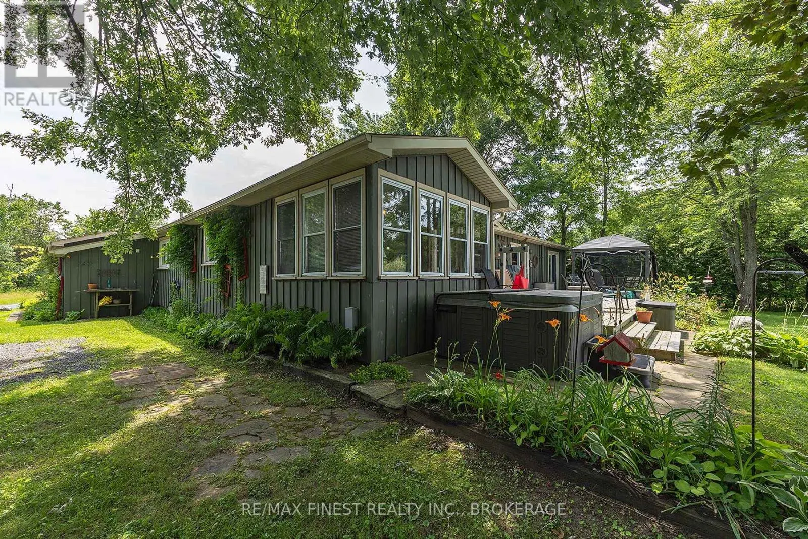 912 MOONLIGHT LANE