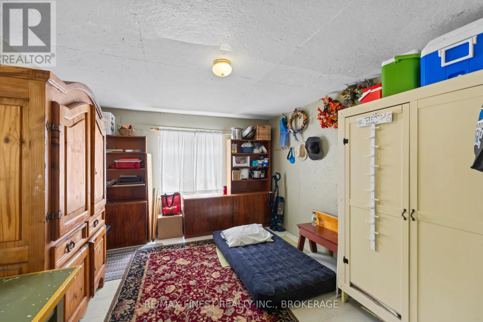 912 MOONLIGHT LANE