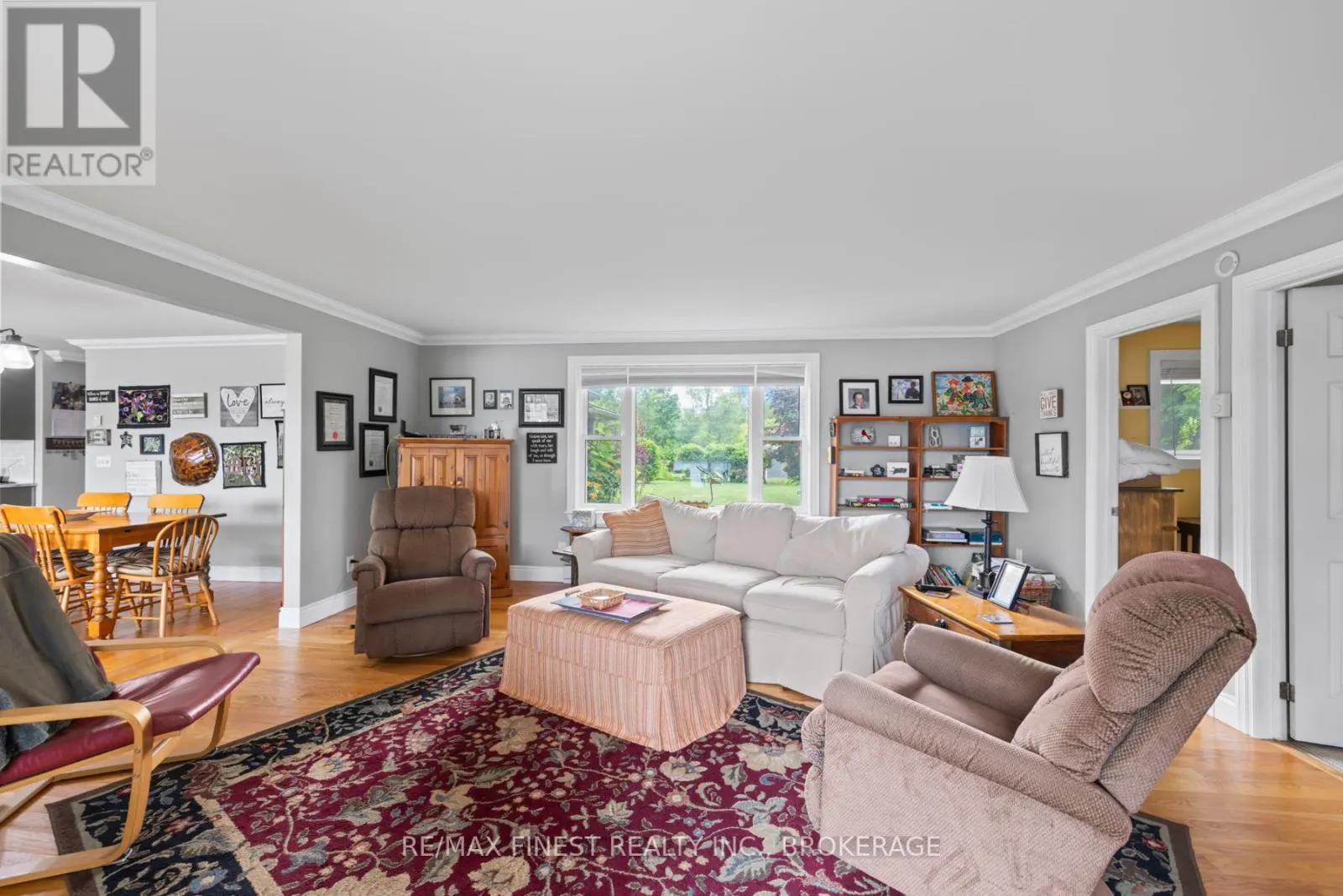 912 MOONLIGHT LANE
