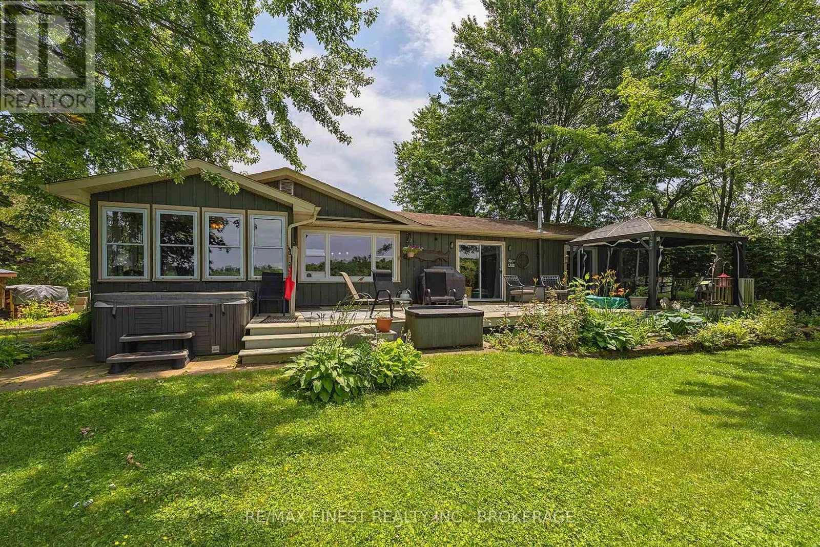 912 MOONLIGHT LANE