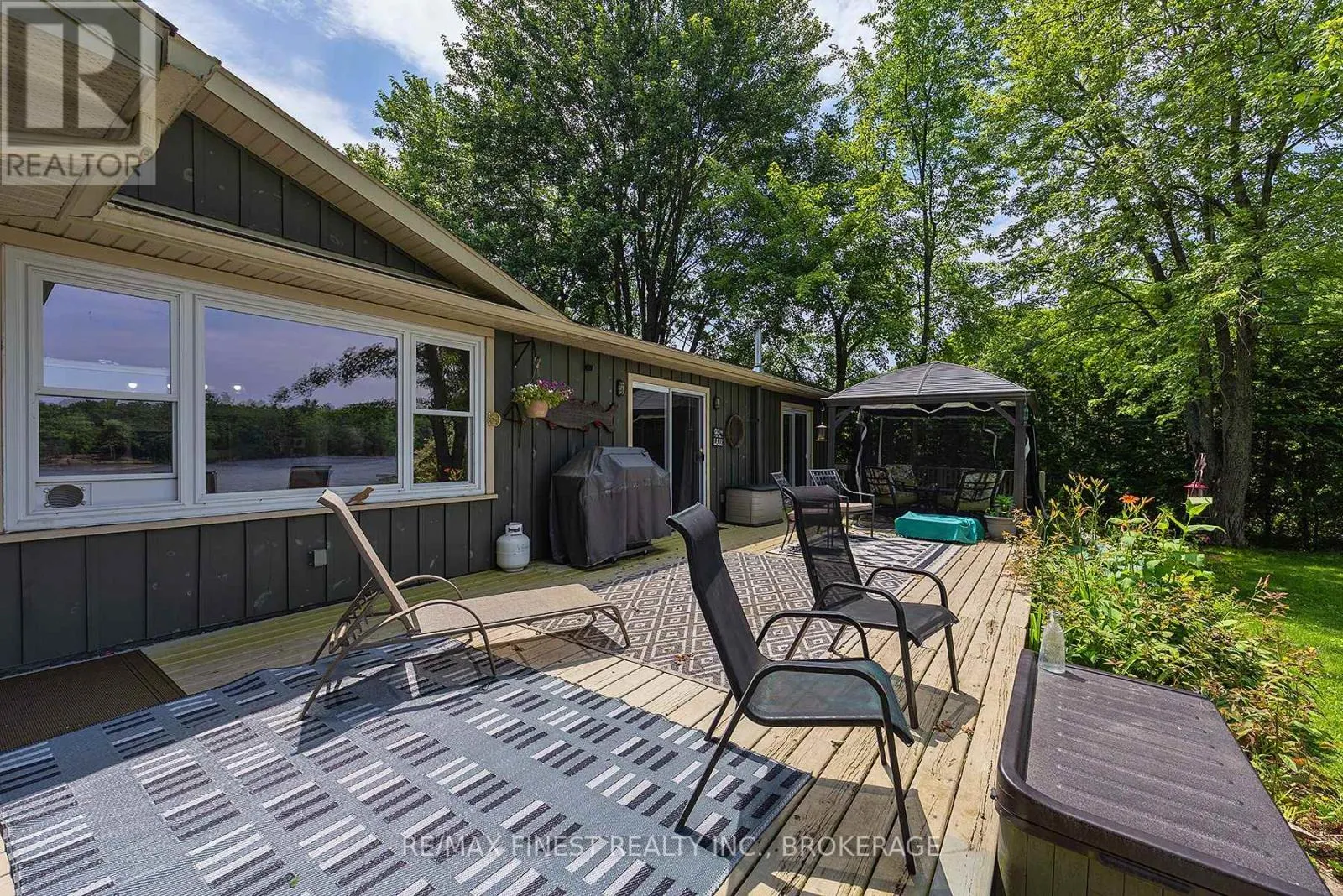 912 MOONLIGHT LANE