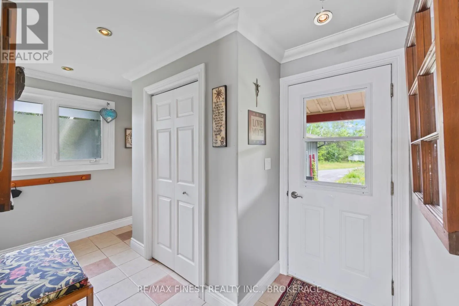 912 MOONLIGHT LANE