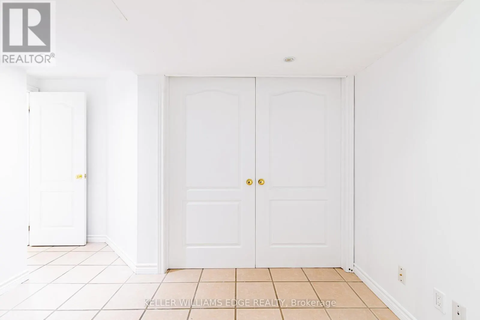 ROOM 2 - 119 SUMMERS DRIVE