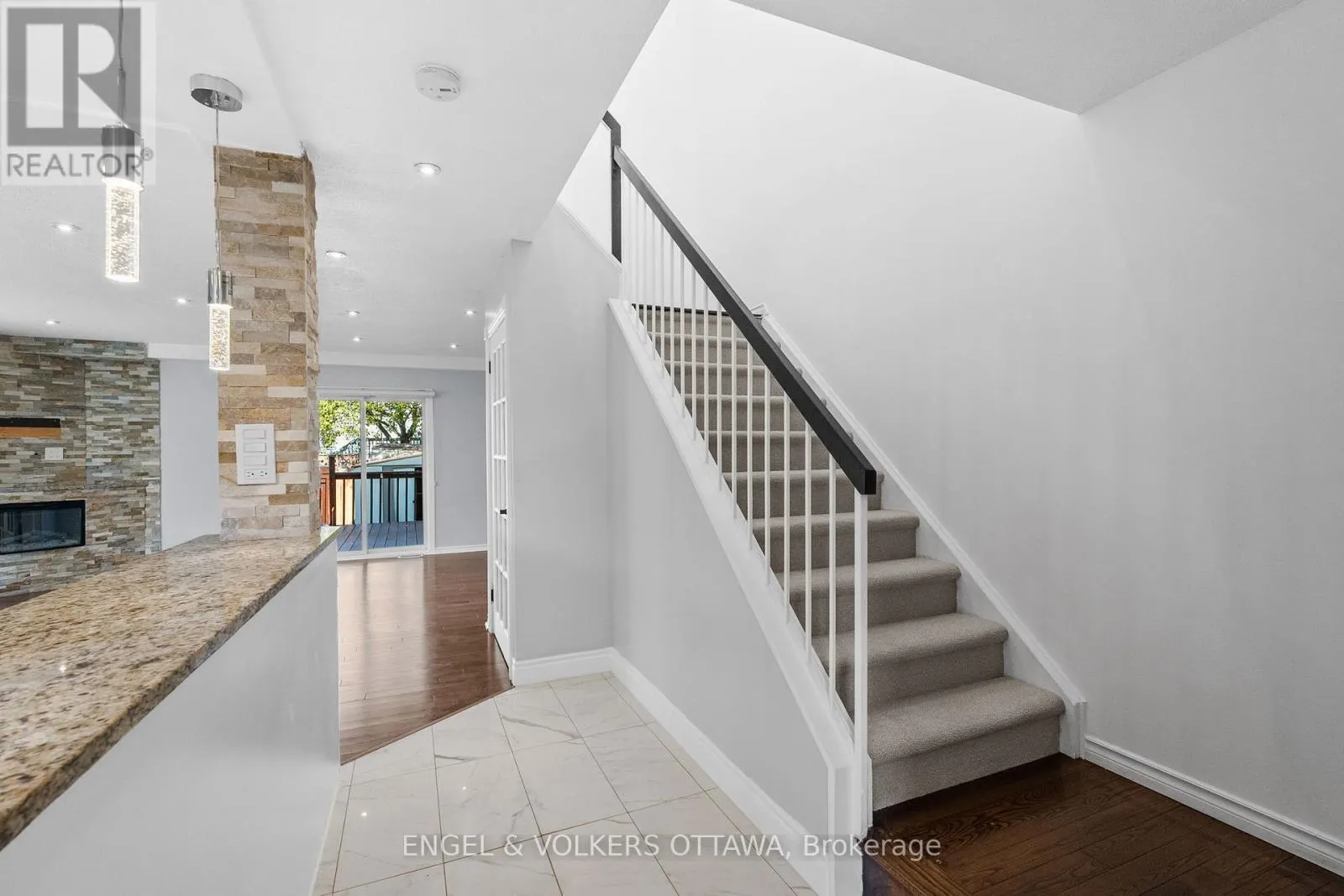 49 BURLINGTON CRESCENT