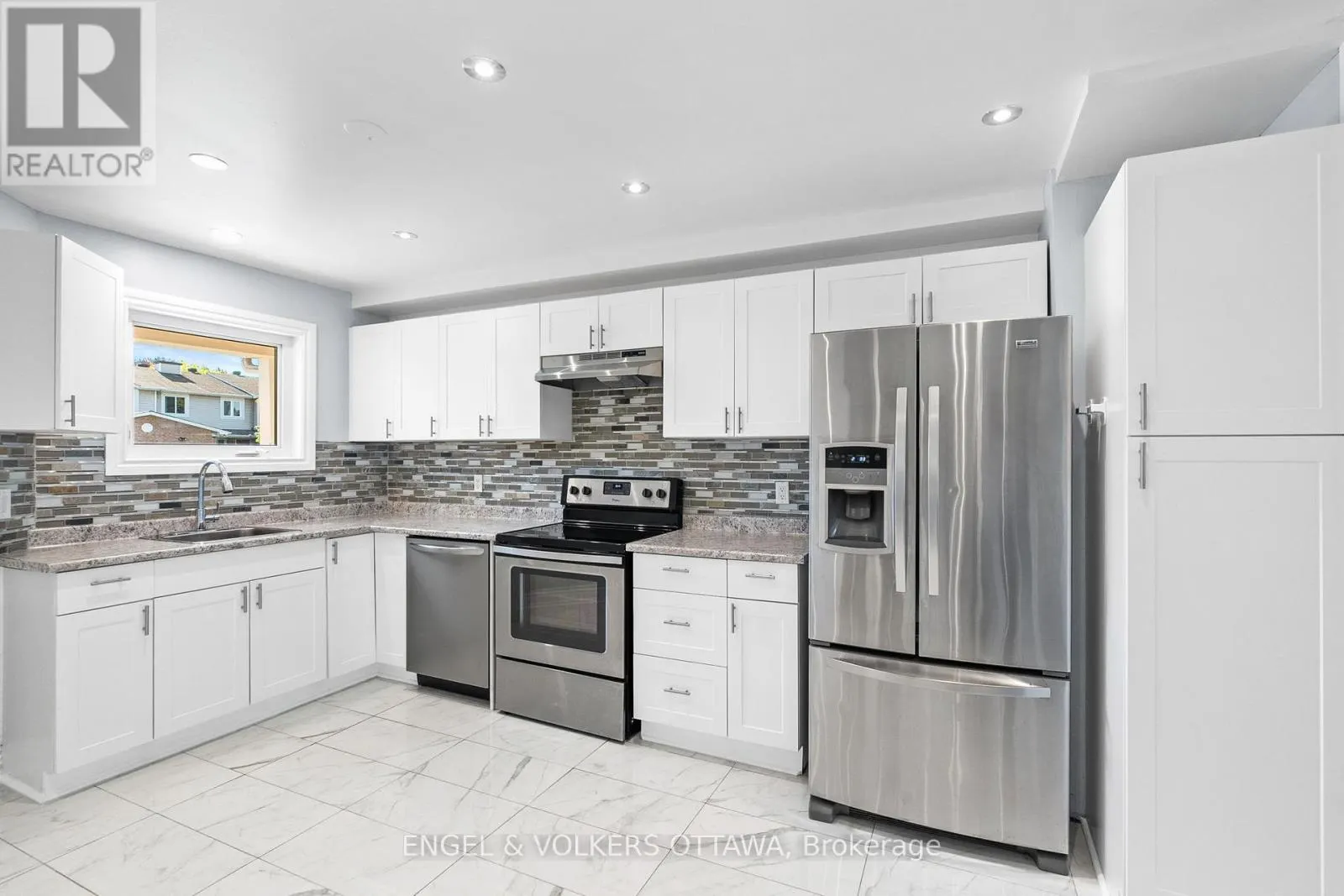 49 BURLINGTON CRESCENT