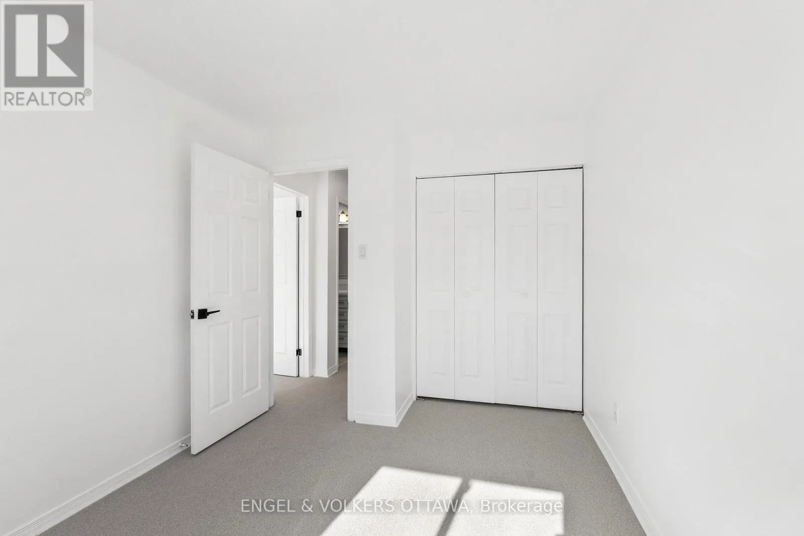 49 BURLINGTON CRESCENT