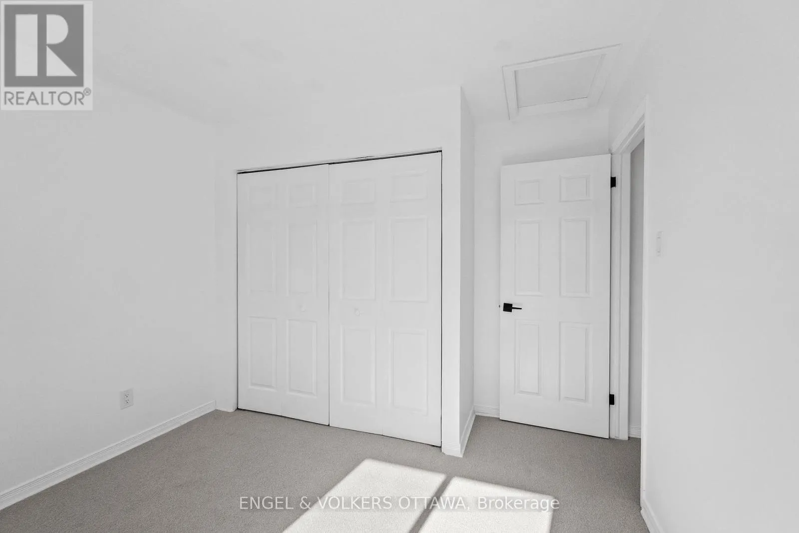 49 BURLINGTON CRESCENT