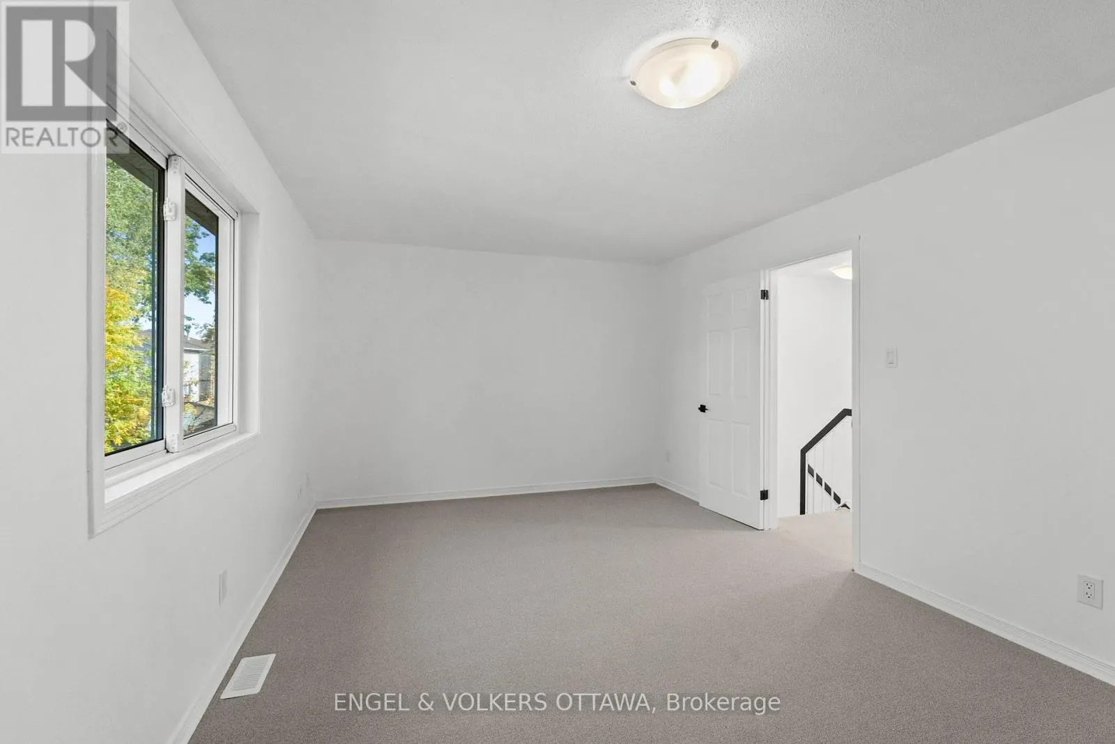 49 BURLINGTON CRESCENT