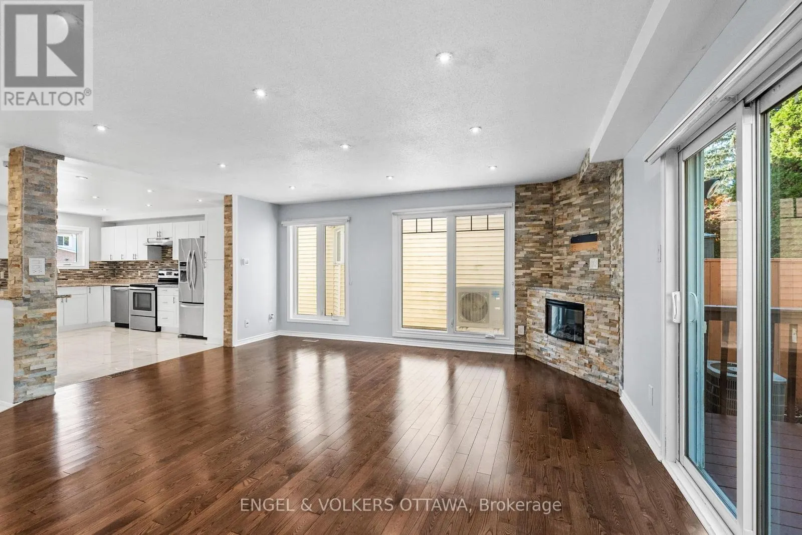 49 BURLINGTON CRESCENT