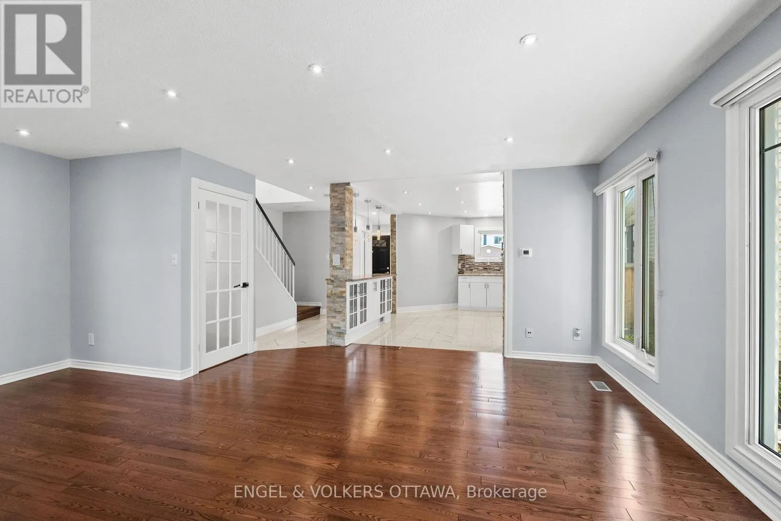 49 BURLINGTON CRESCENT