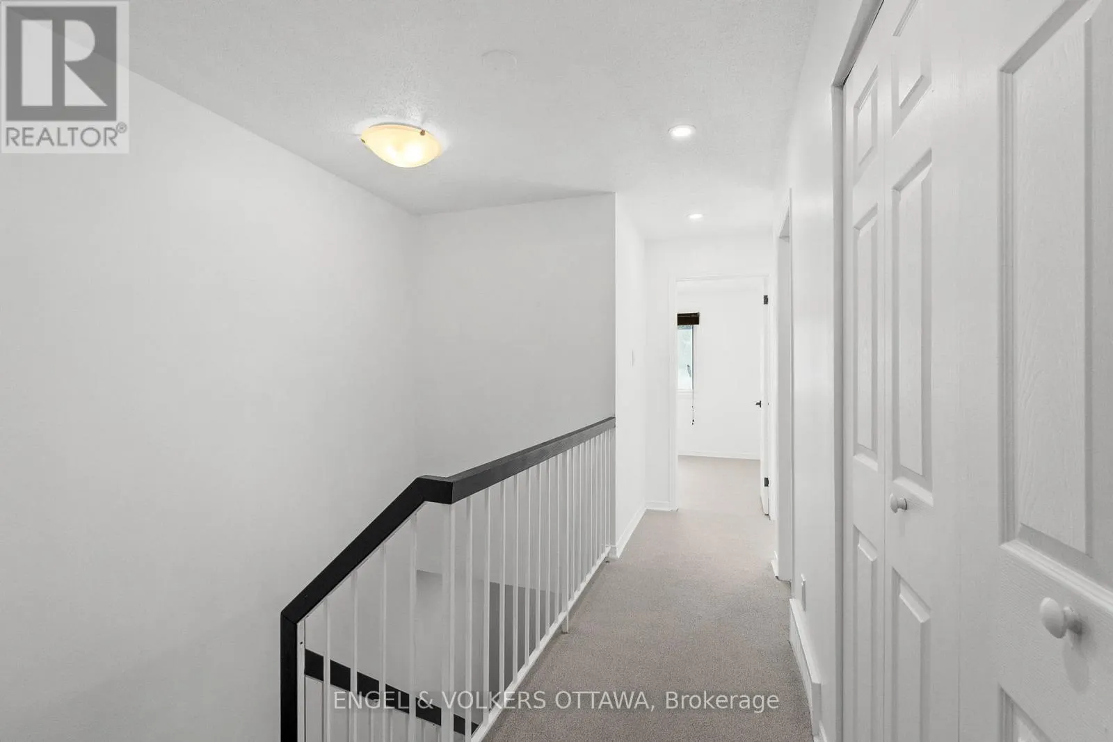 49 BURLINGTON CRESCENT