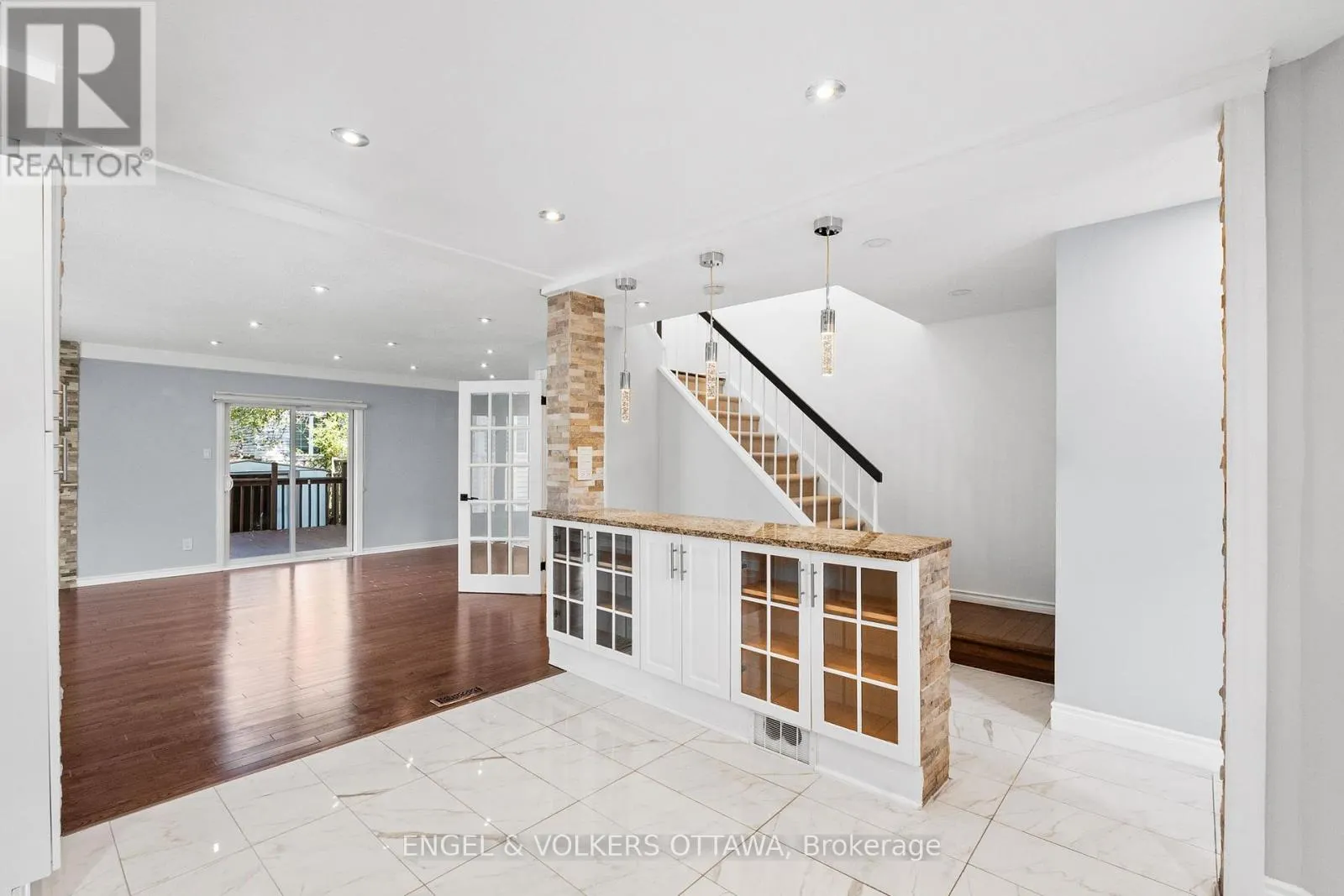 49 BURLINGTON CRESCENT