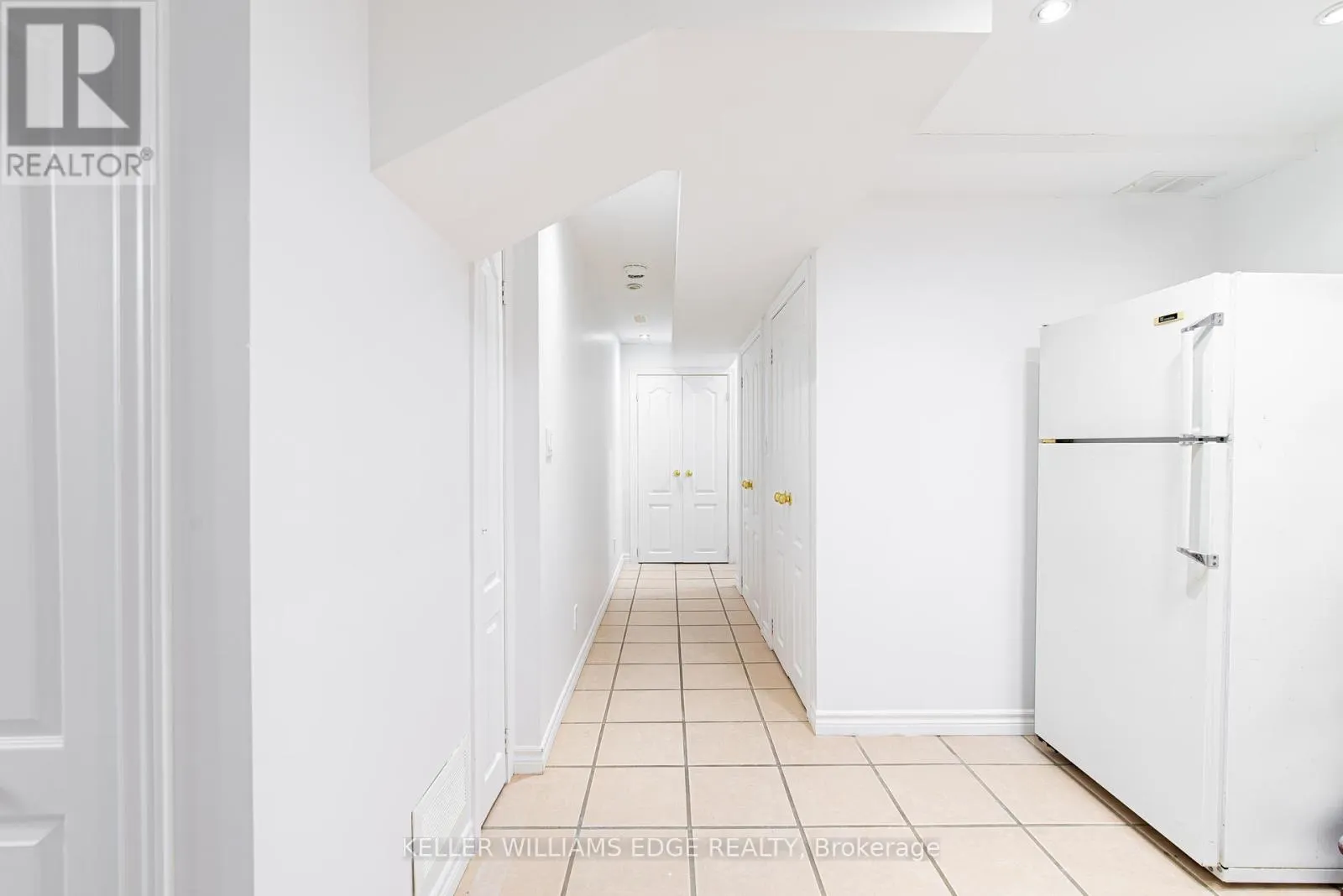 ROOM 1 - 119 SUMMERS DRIVE