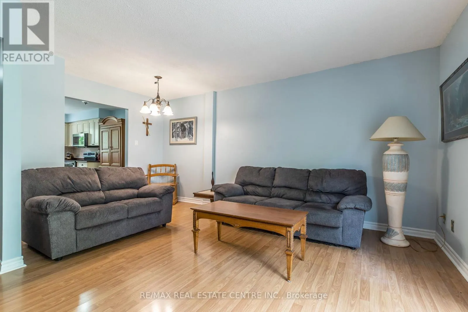 7 - 121 MORGAN AVENUE