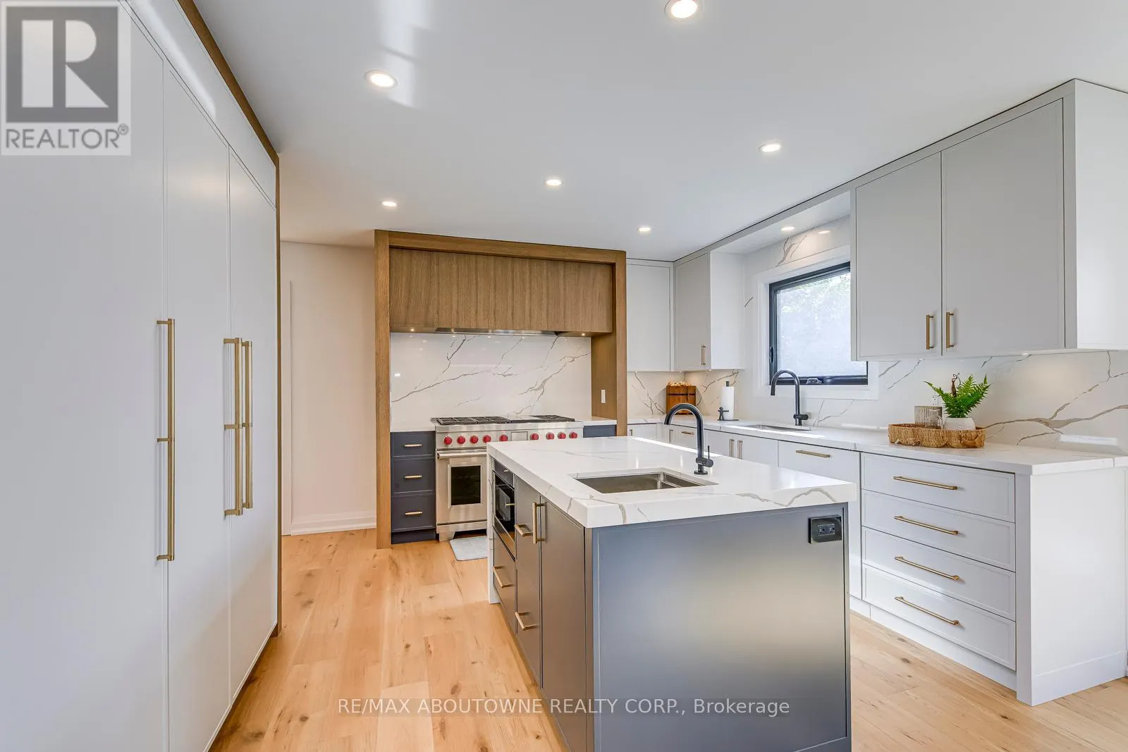 54 DEERVIEW AVENUE