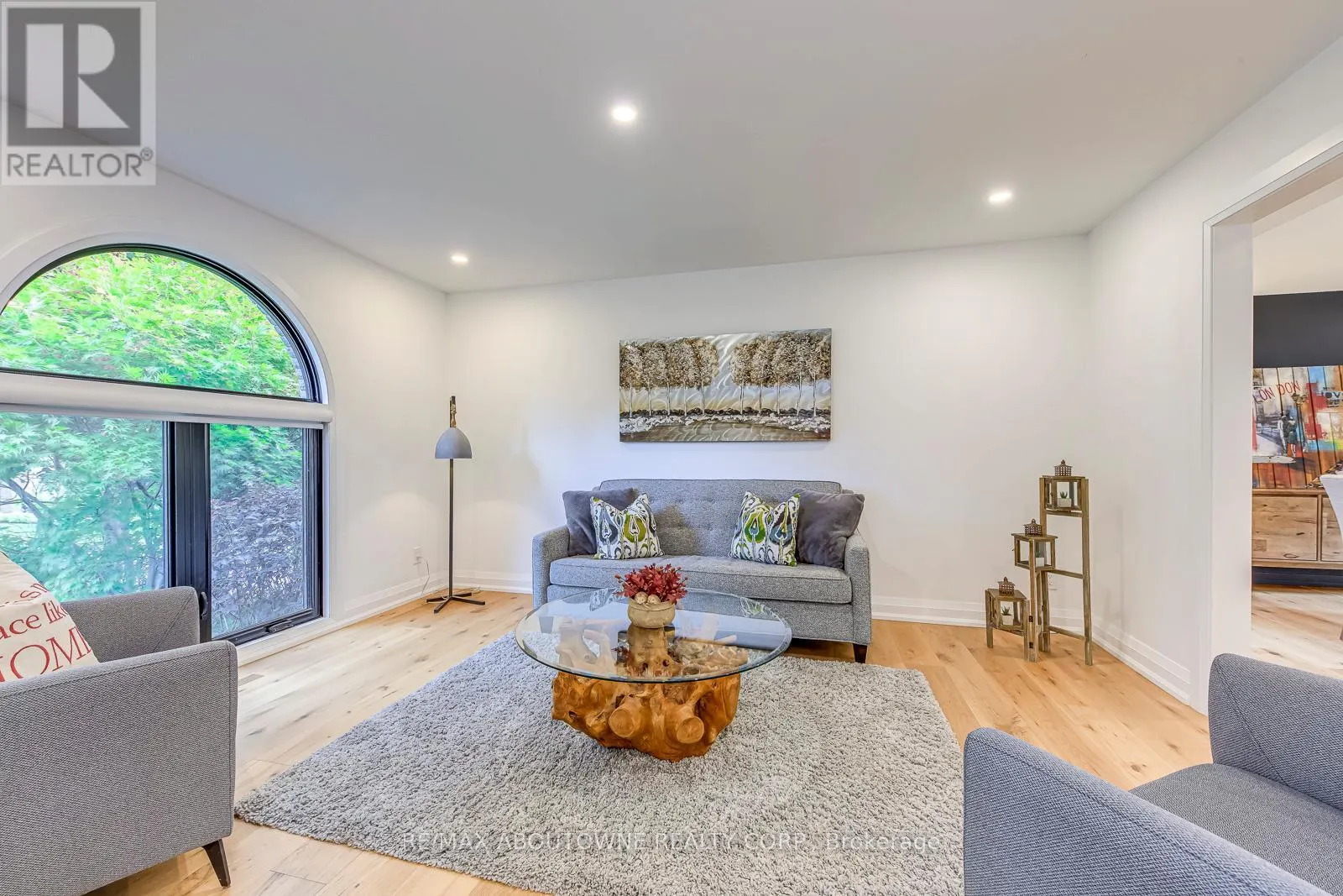 54 DEERVIEW AVENUE