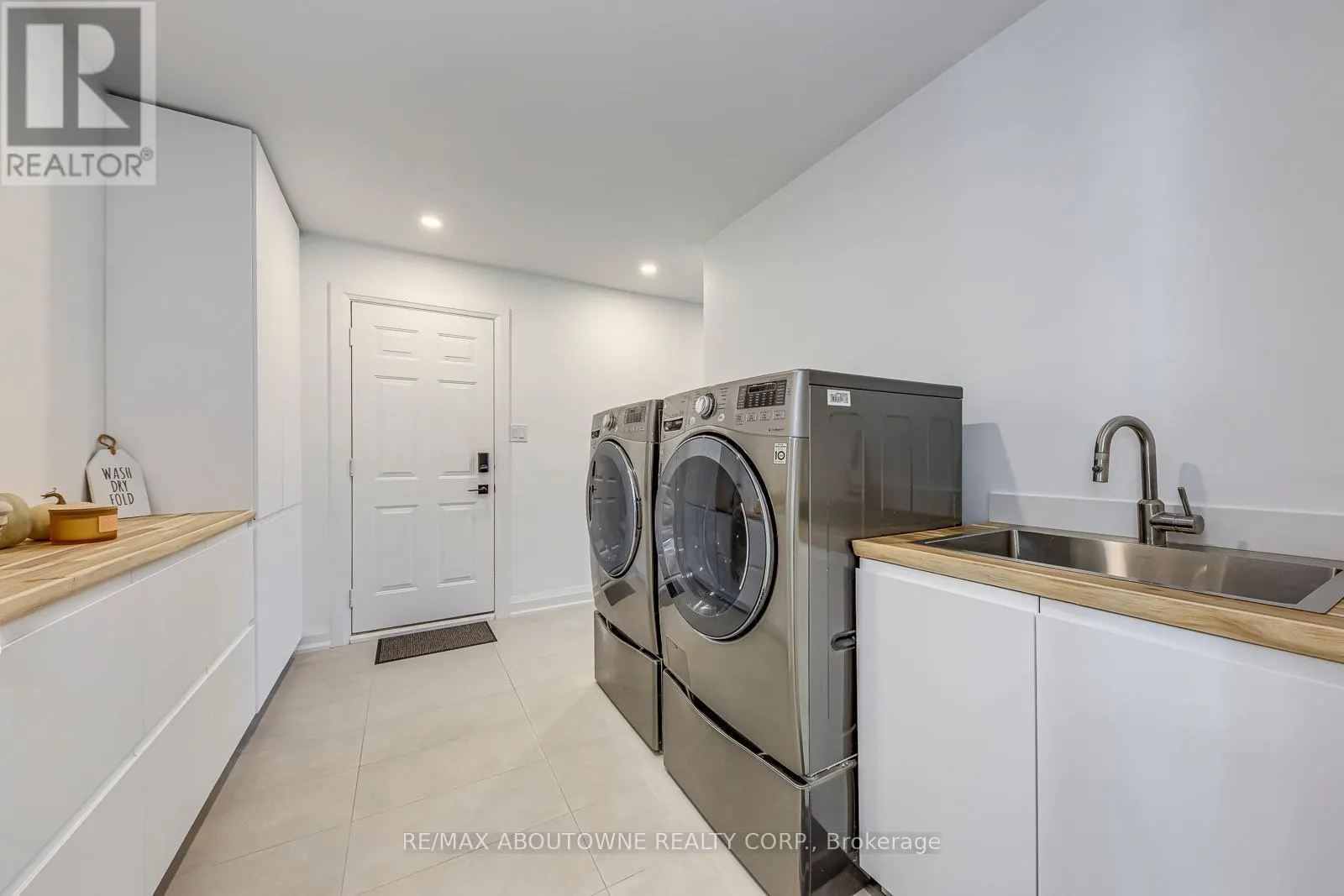 54 DEERVIEW AVENUE