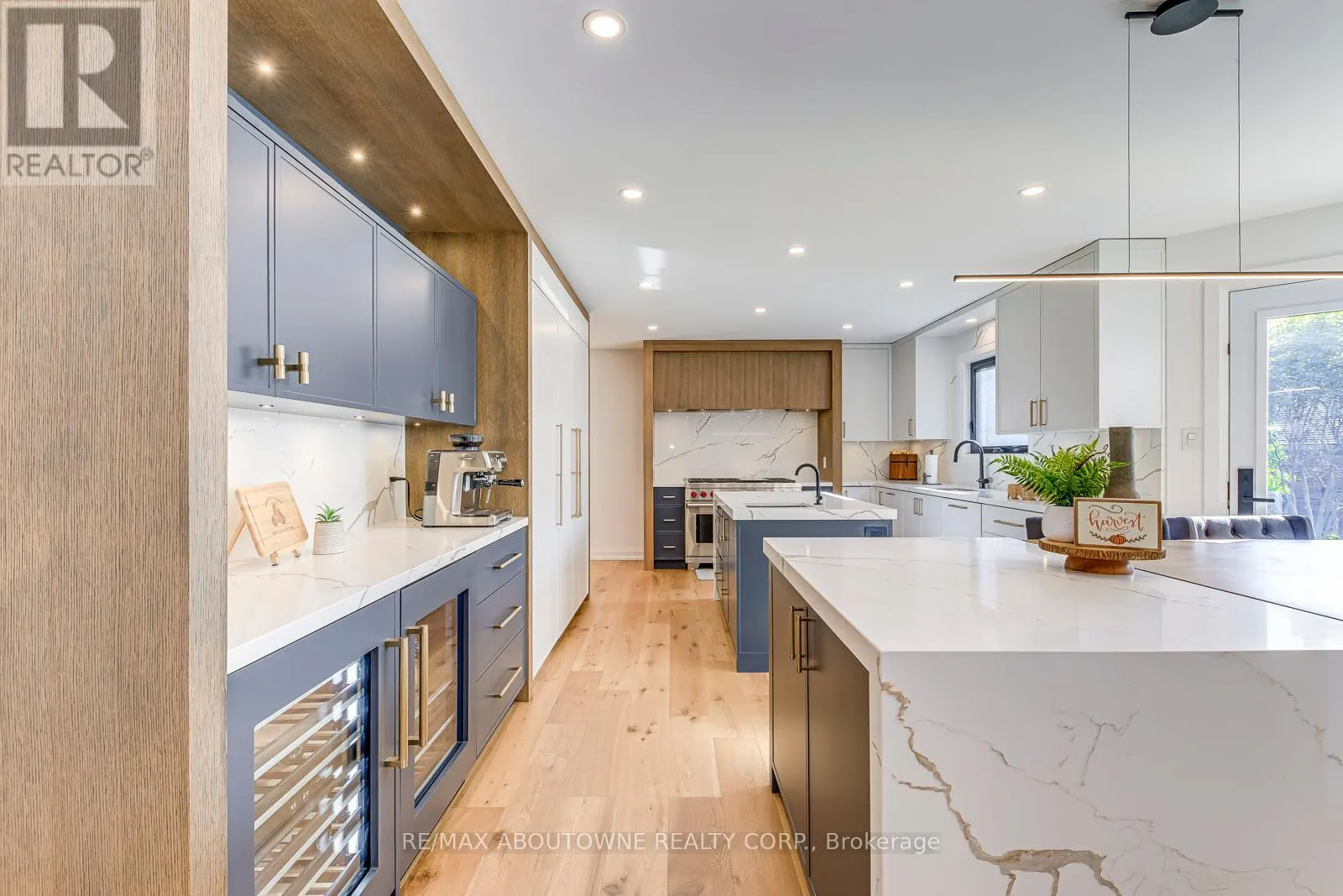 54 DEERVIEW AVENUE