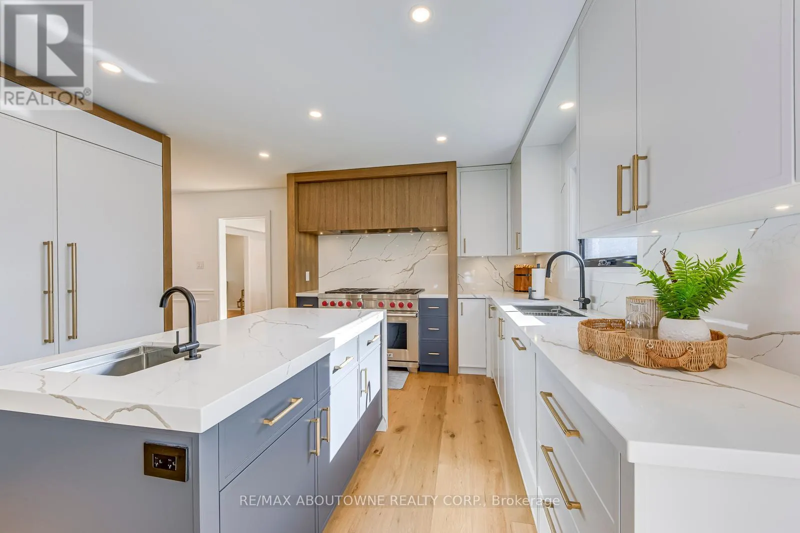 54 DEERVIEW AVENUE