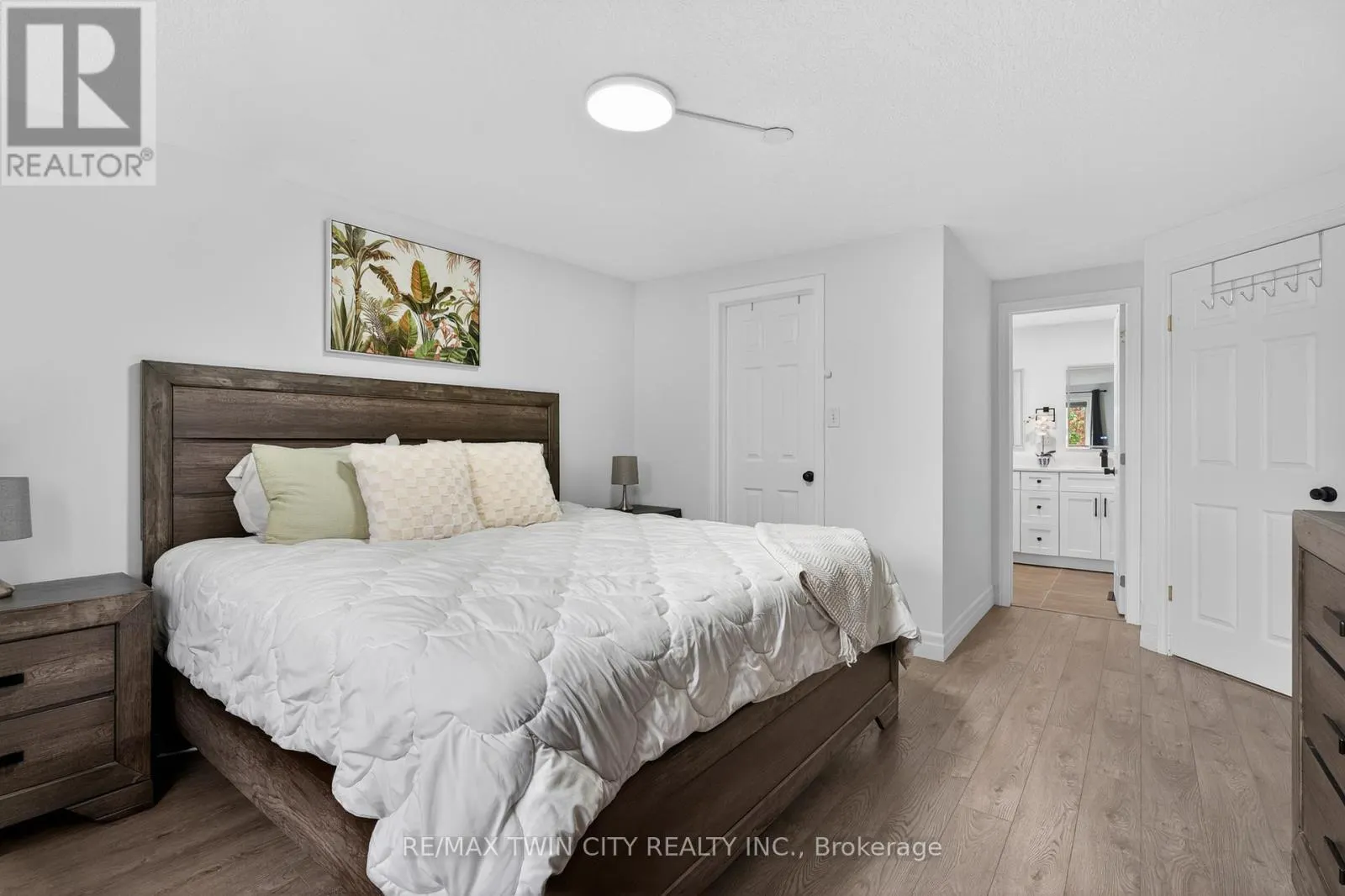 19 MARL MEADOW DRIVE