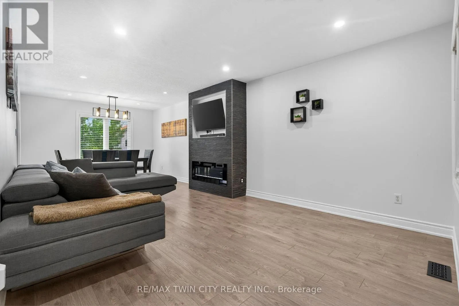 19 MARL MEADOW DRIVE