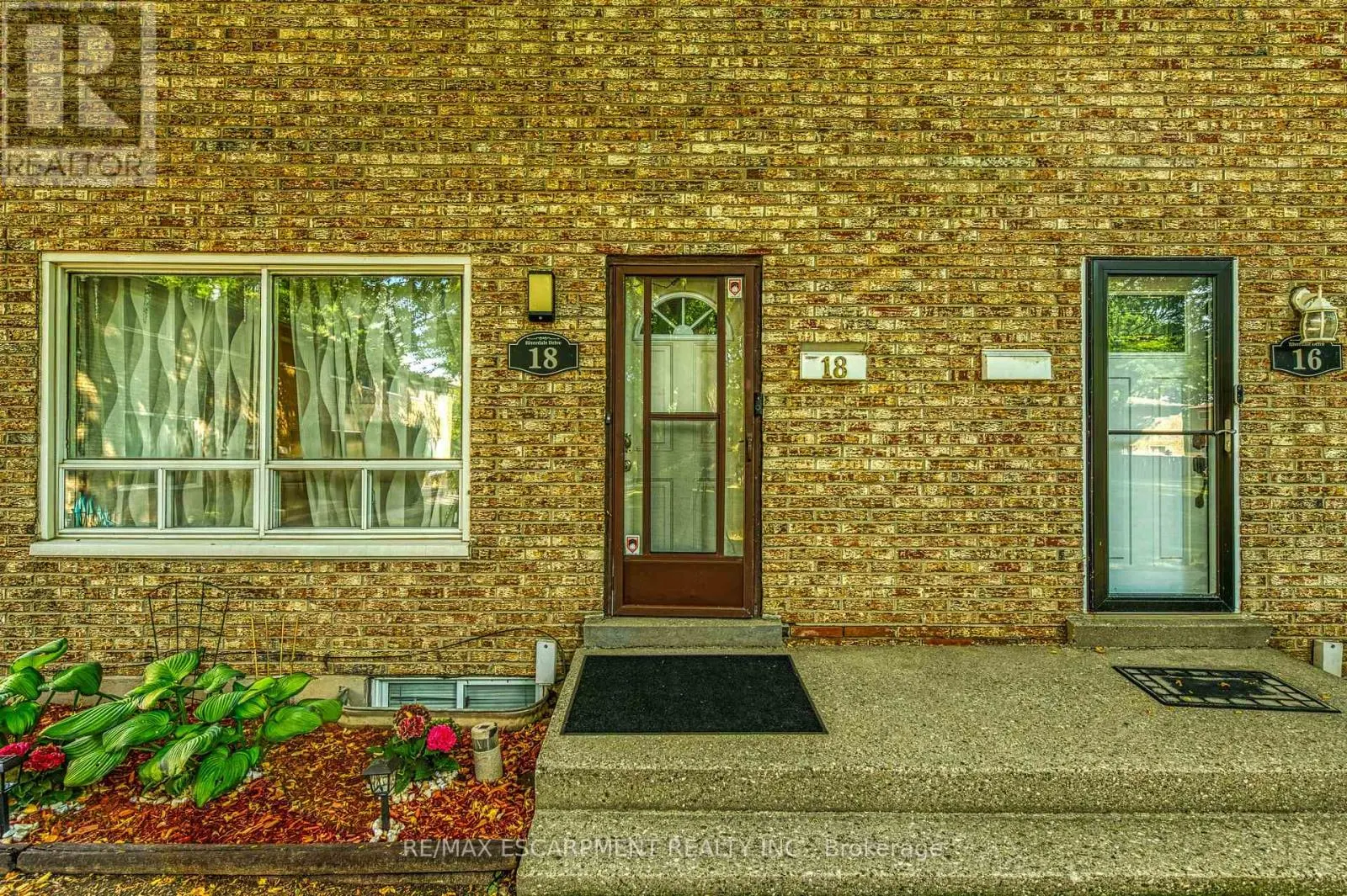 18 RIVERDALE DRIVE