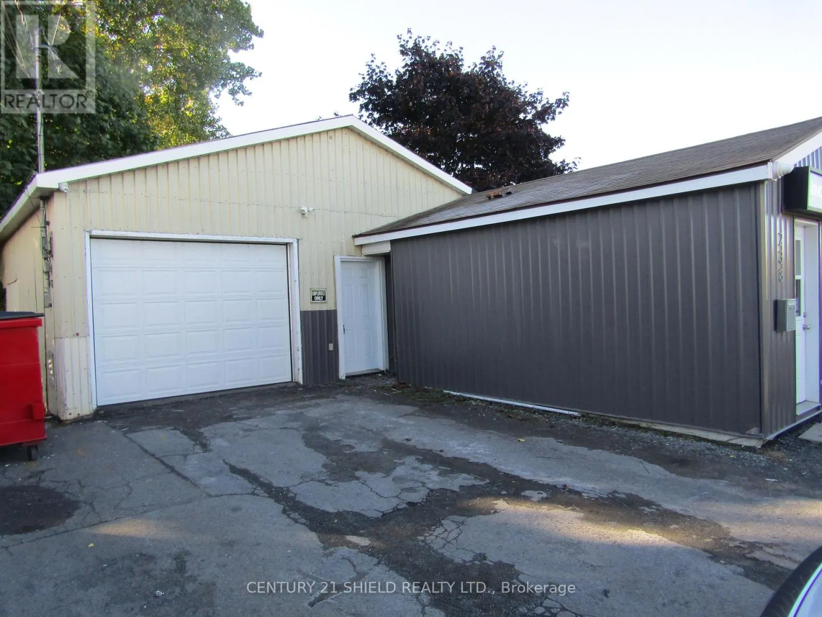 238 NINTH STREET W