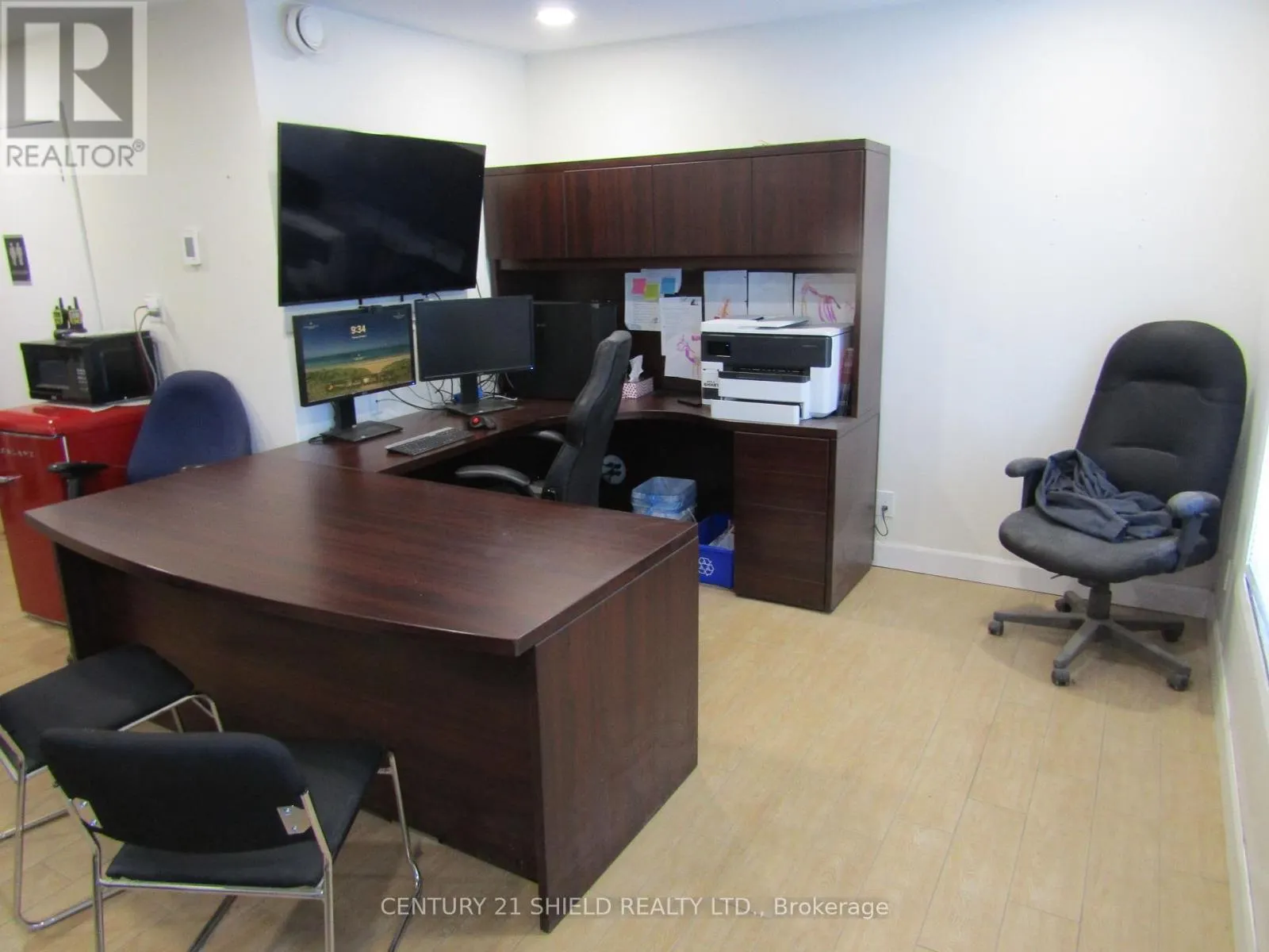 238 NINTH STREET W