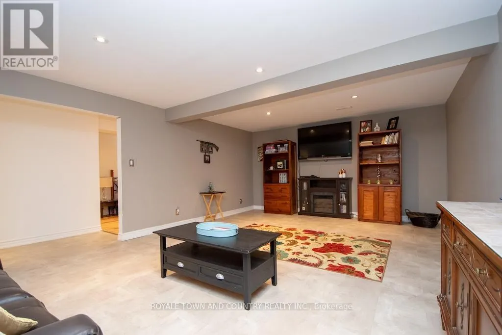 176 ELGIN STREET