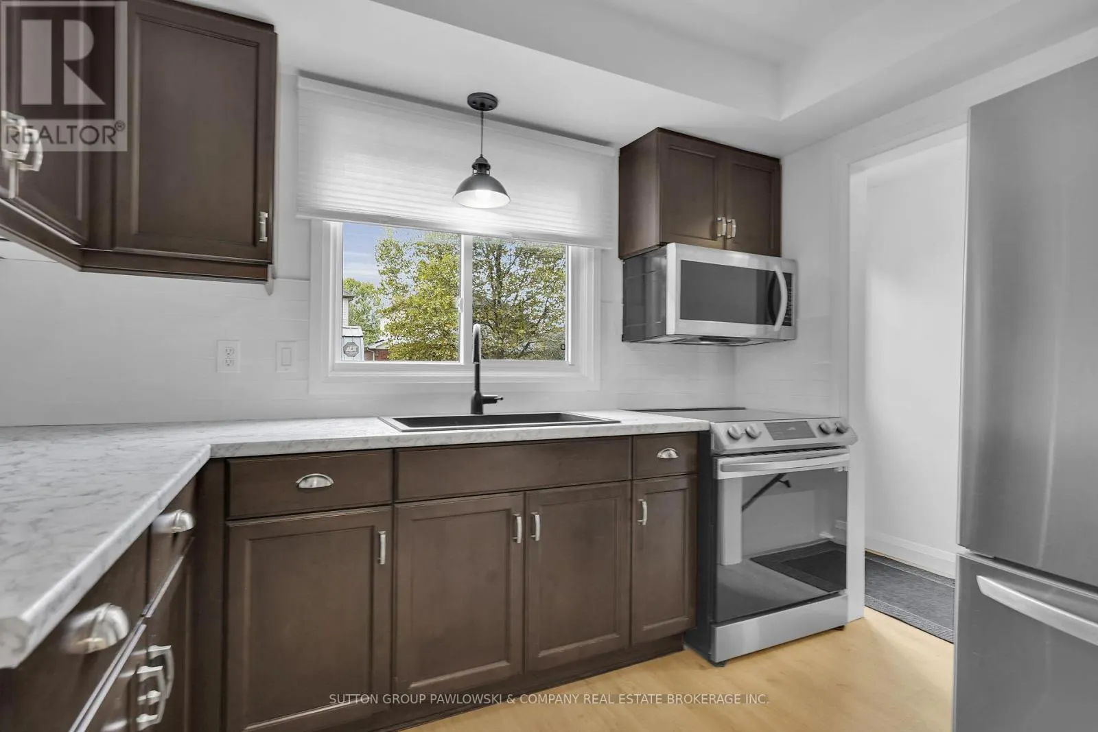 30 LEGER AVENUE