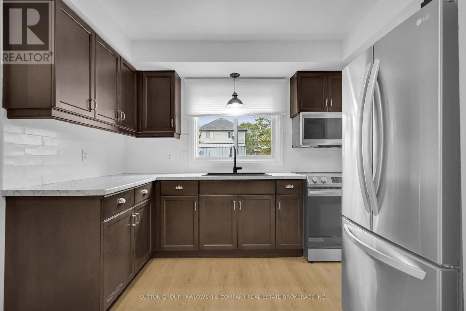 30 LEGER AVENUE