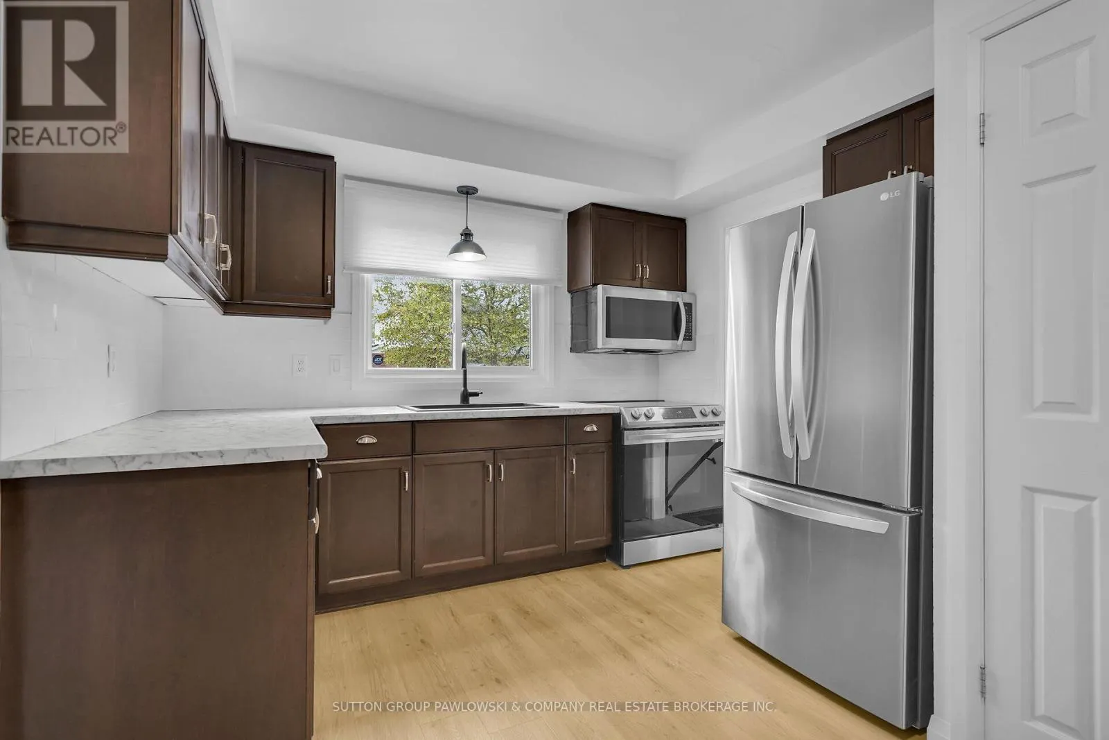 30 LEGER AVENUE