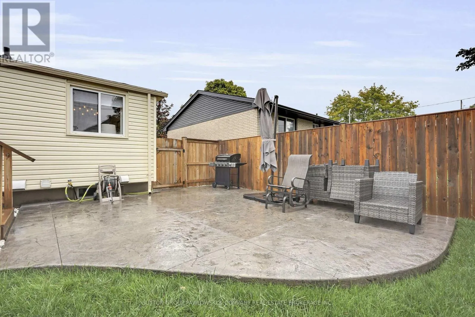 30 LEGER AVENUE