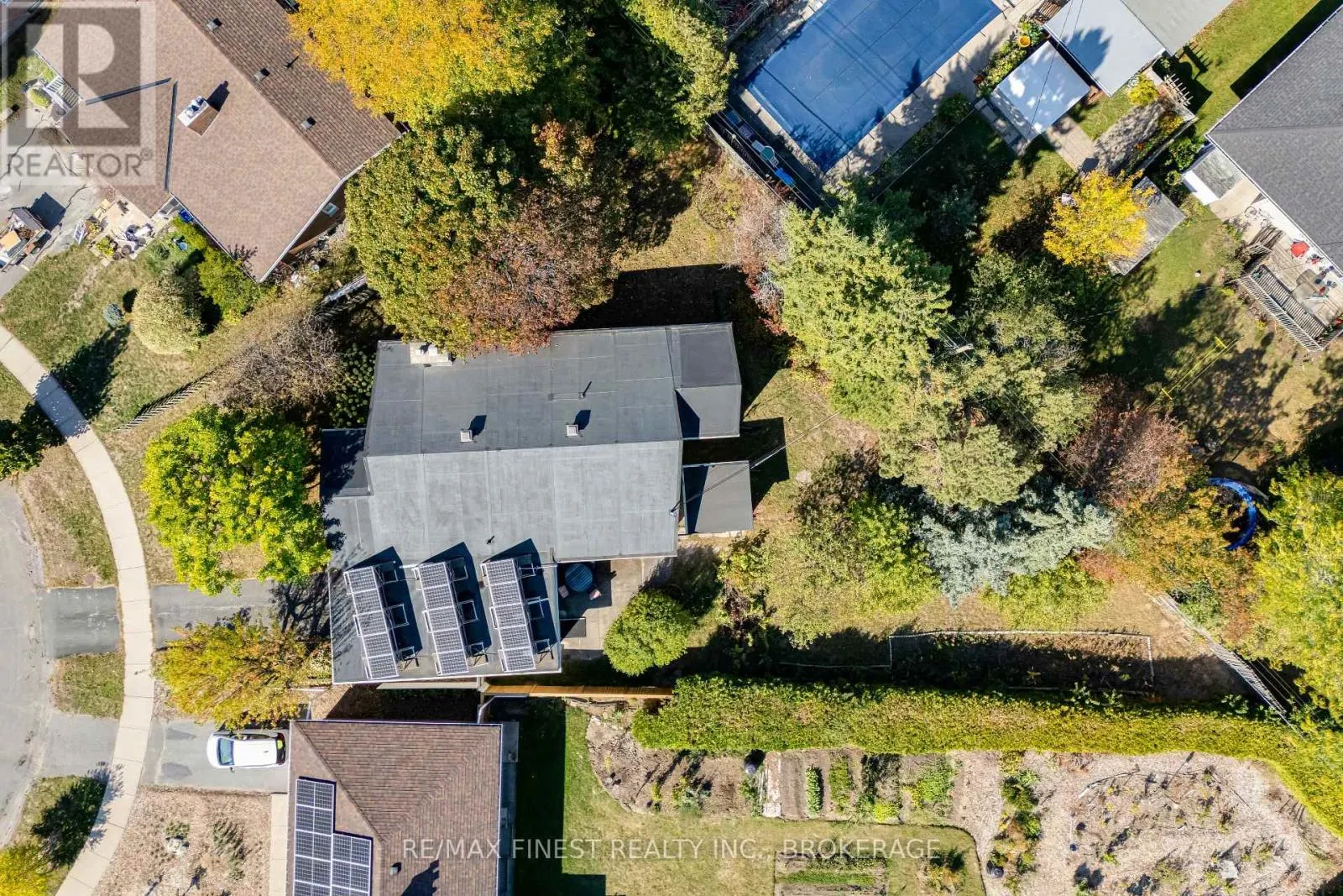85 HOLLAND CRESCENT