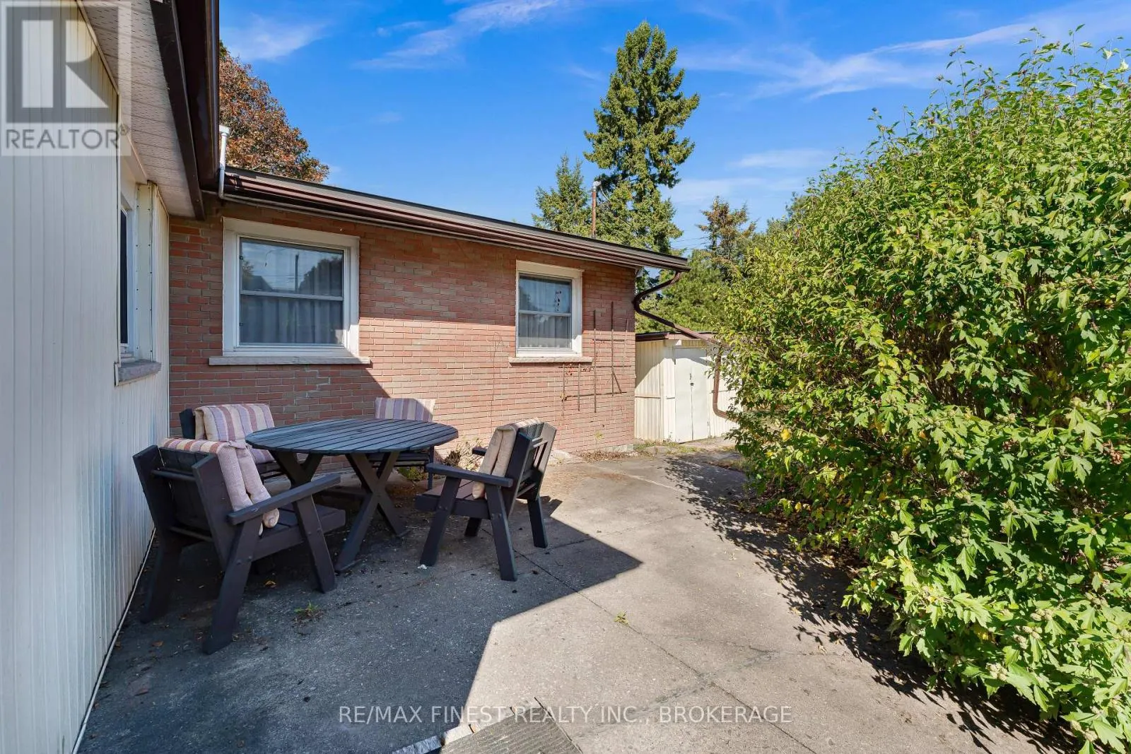 85 HOLLAND CRESCENT