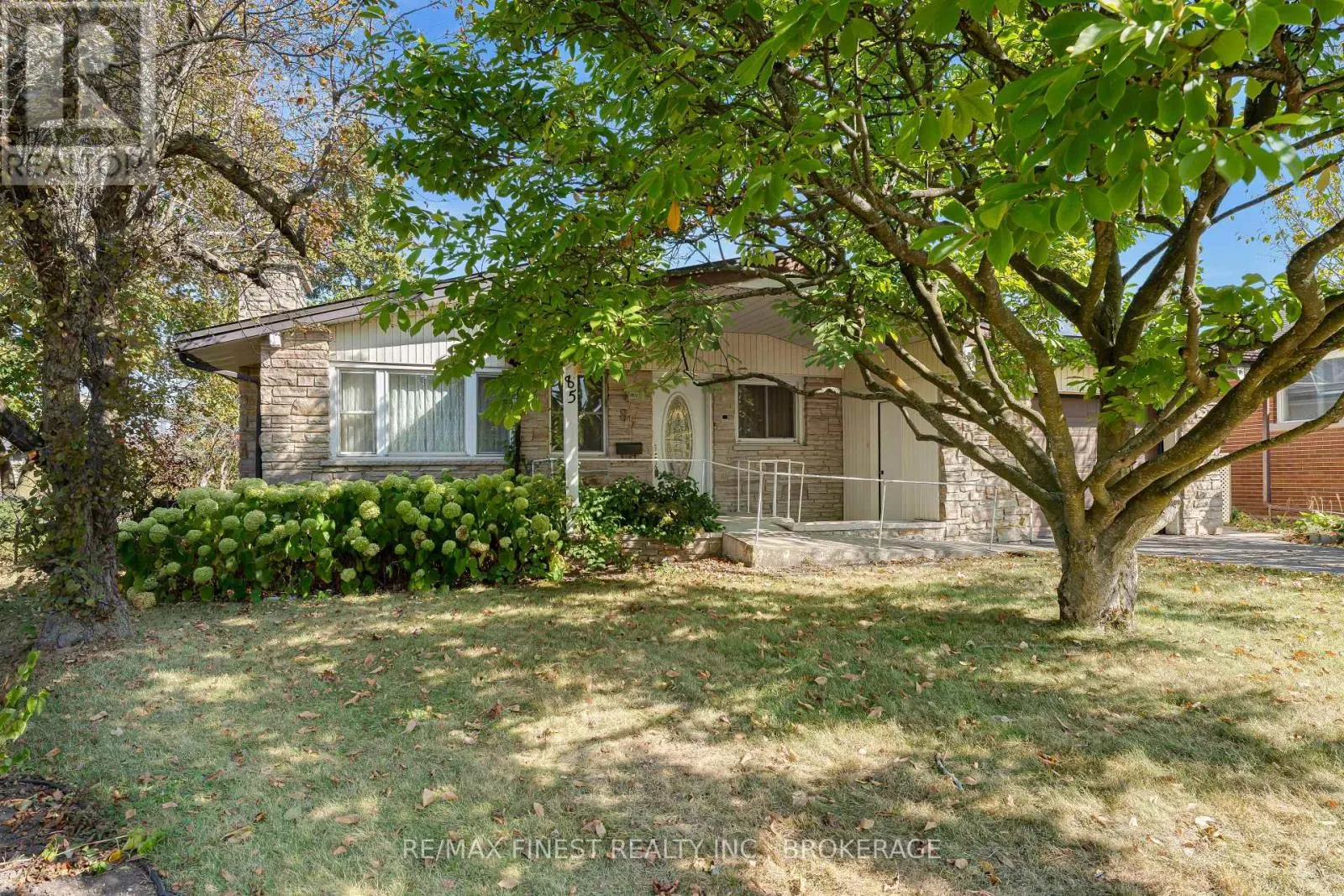 85 HOLLAND CRESCENT