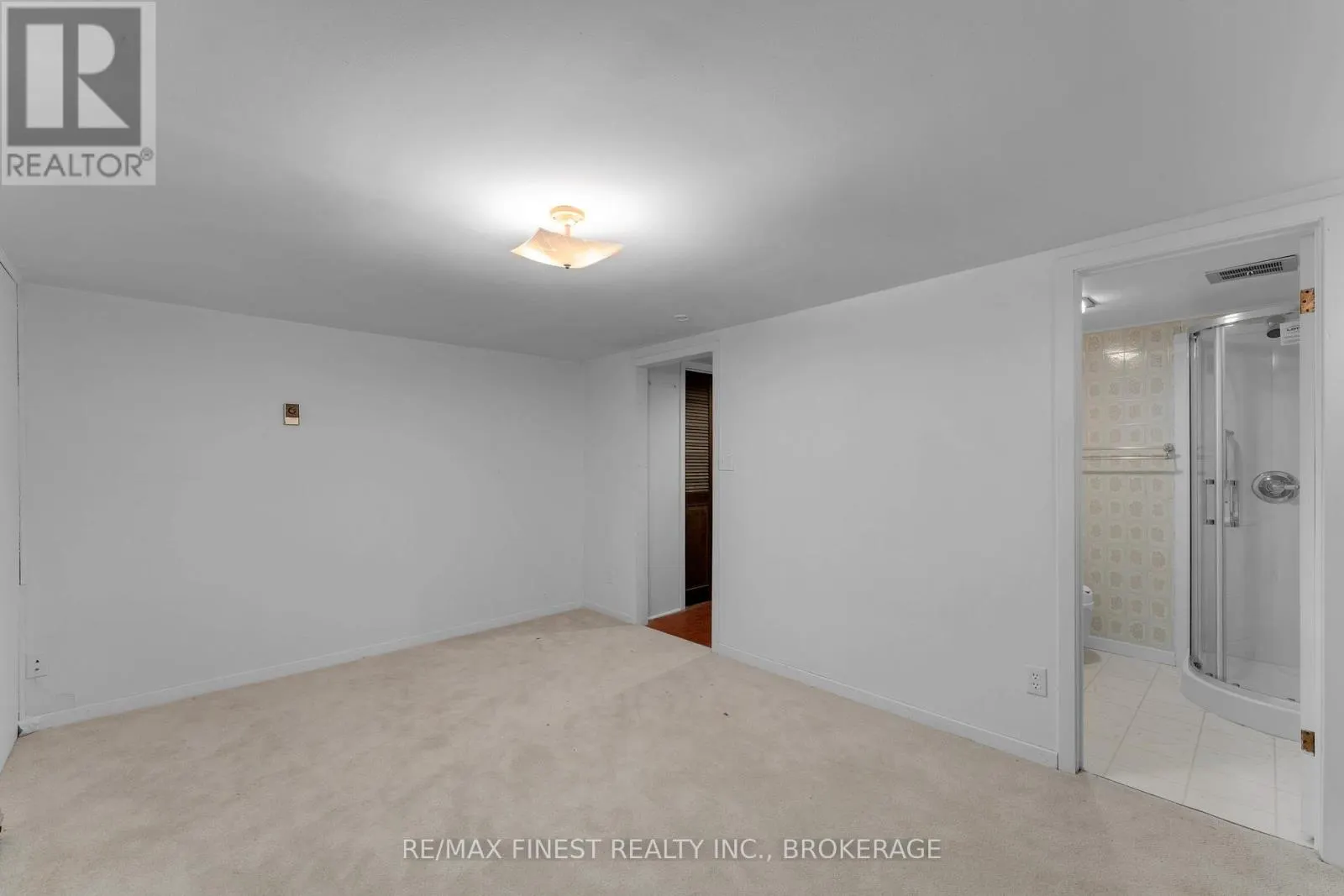 85 HOLLAND CRESCENT