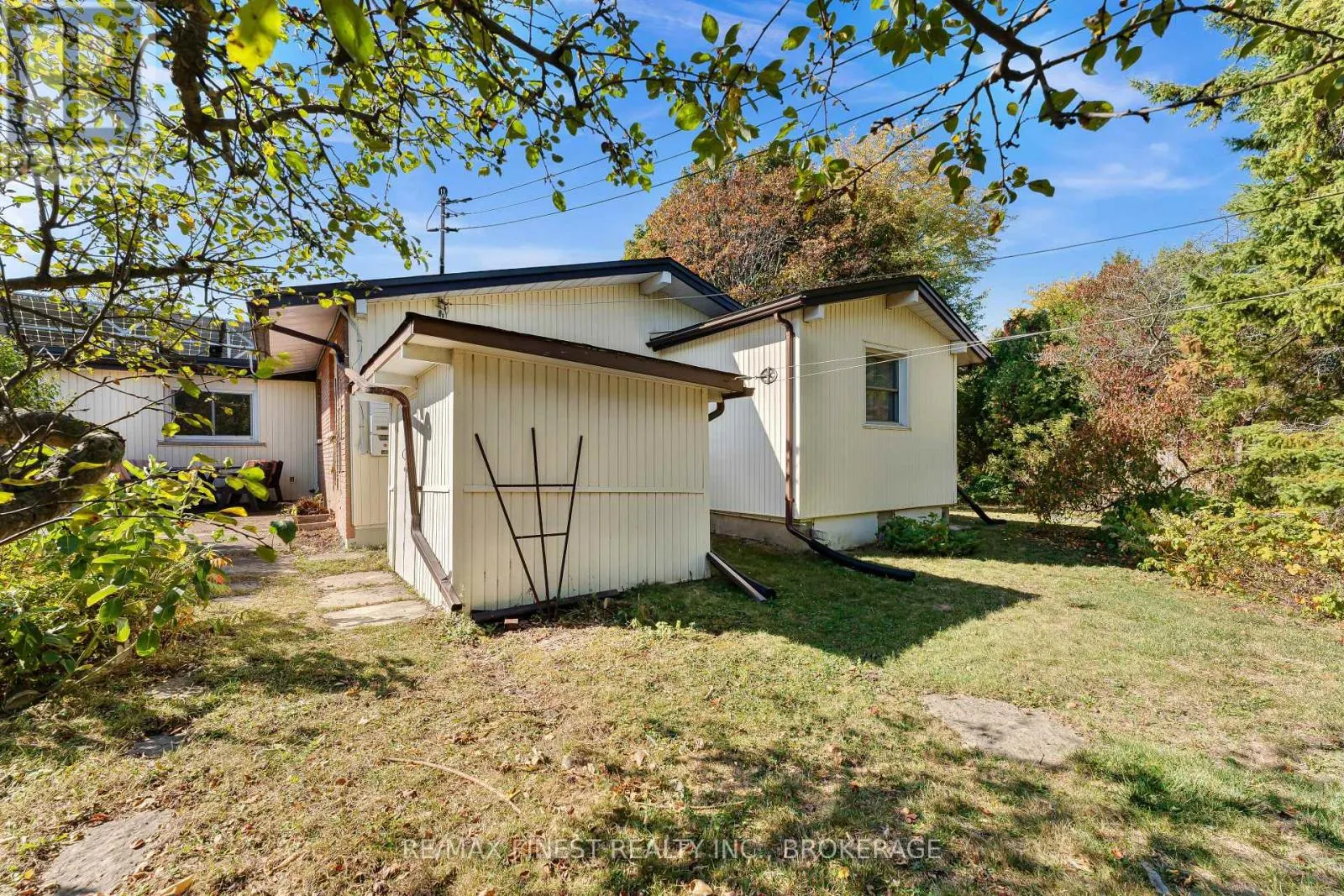 85 HOLLAND CRESCENT