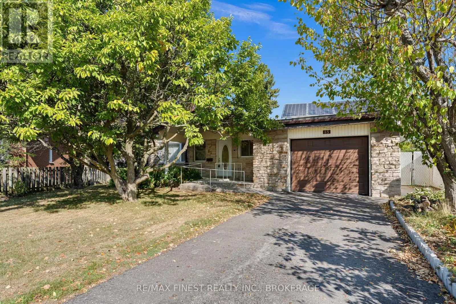 85 HOLLAND CRESCENT