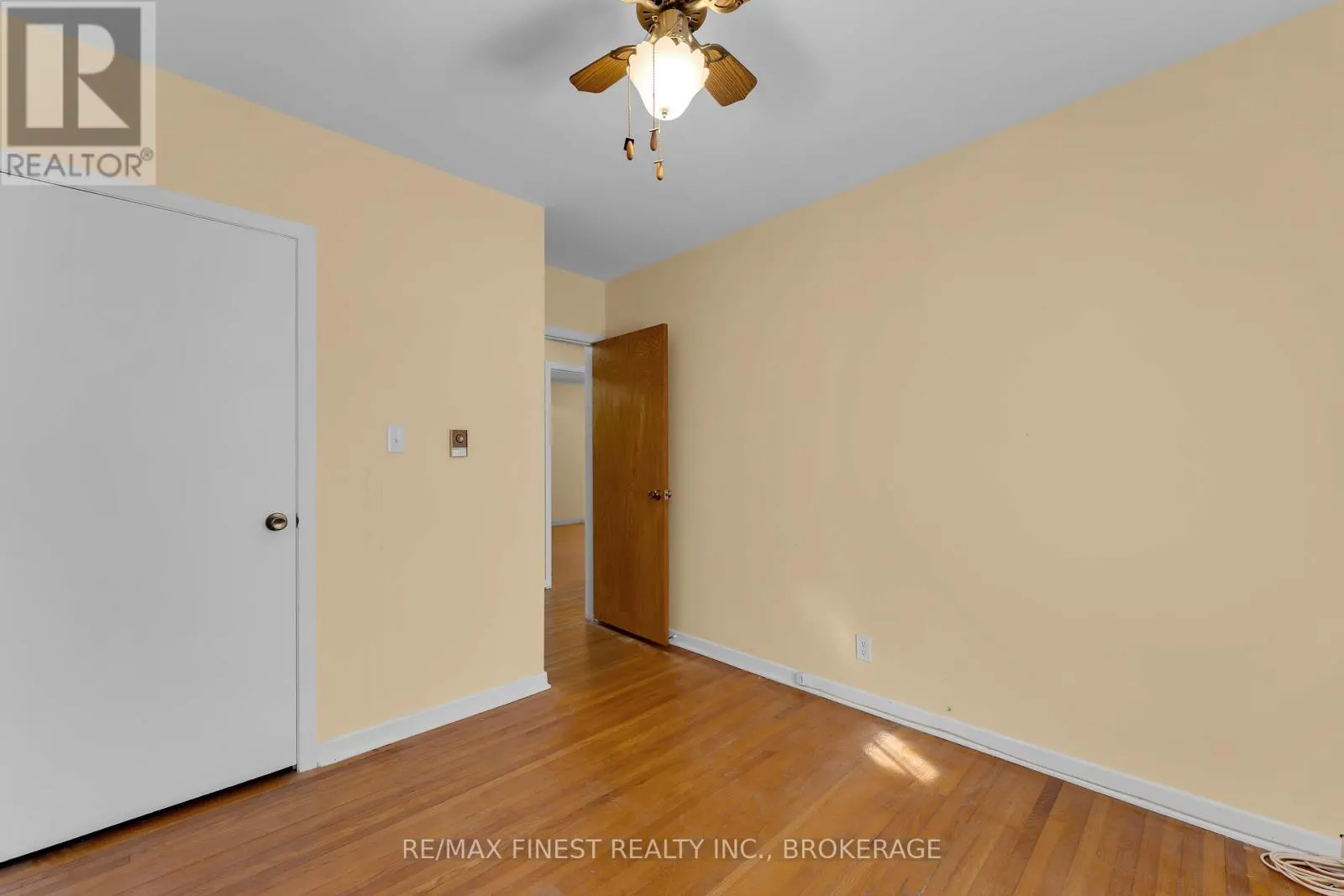85 HOLLAND CRESCENT