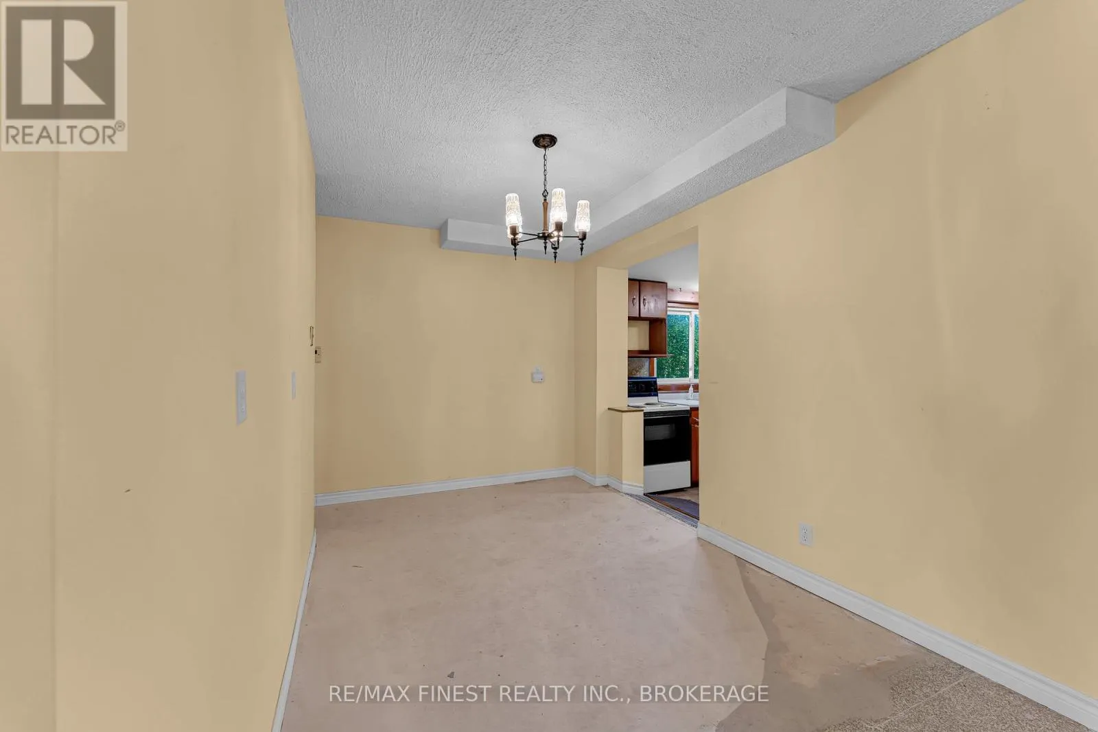 85 HOLLAND CRESCENT