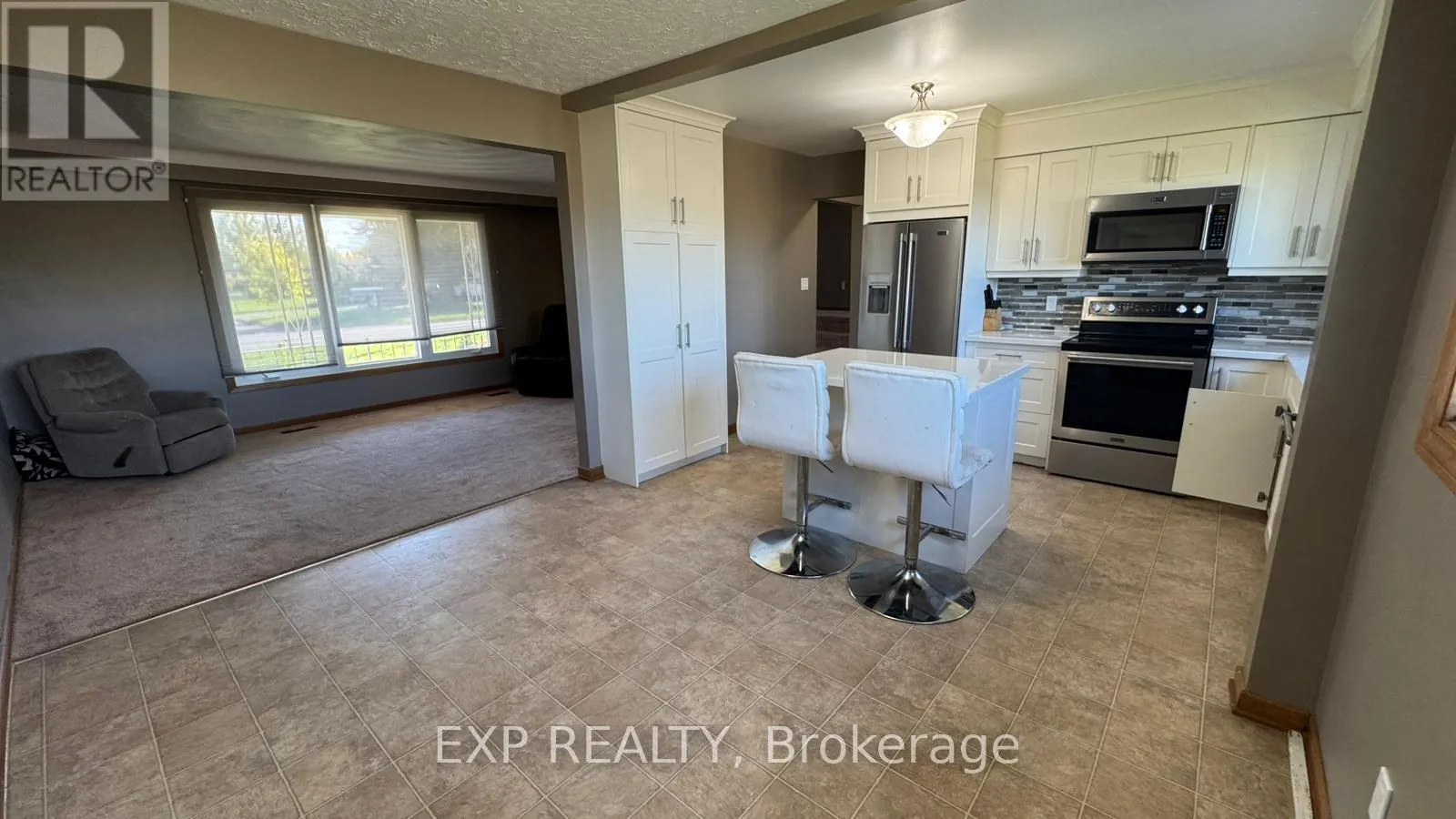 UPPER - 50 SUNNYLEA DRIVE, #Upper