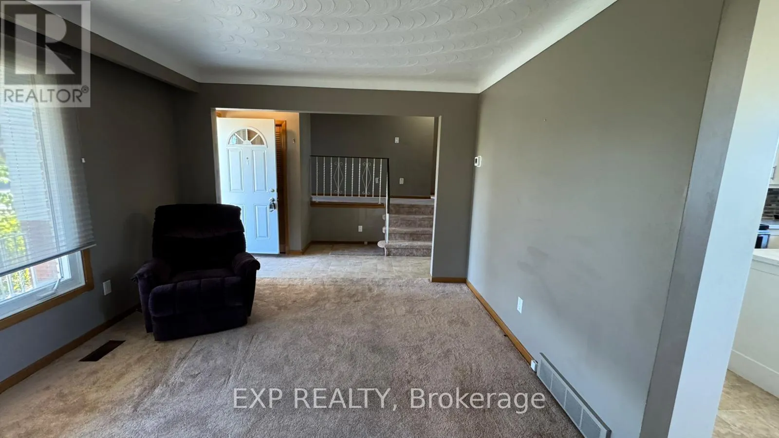 UPPER - 50 SUNNYLEA DRIVE, #Upper